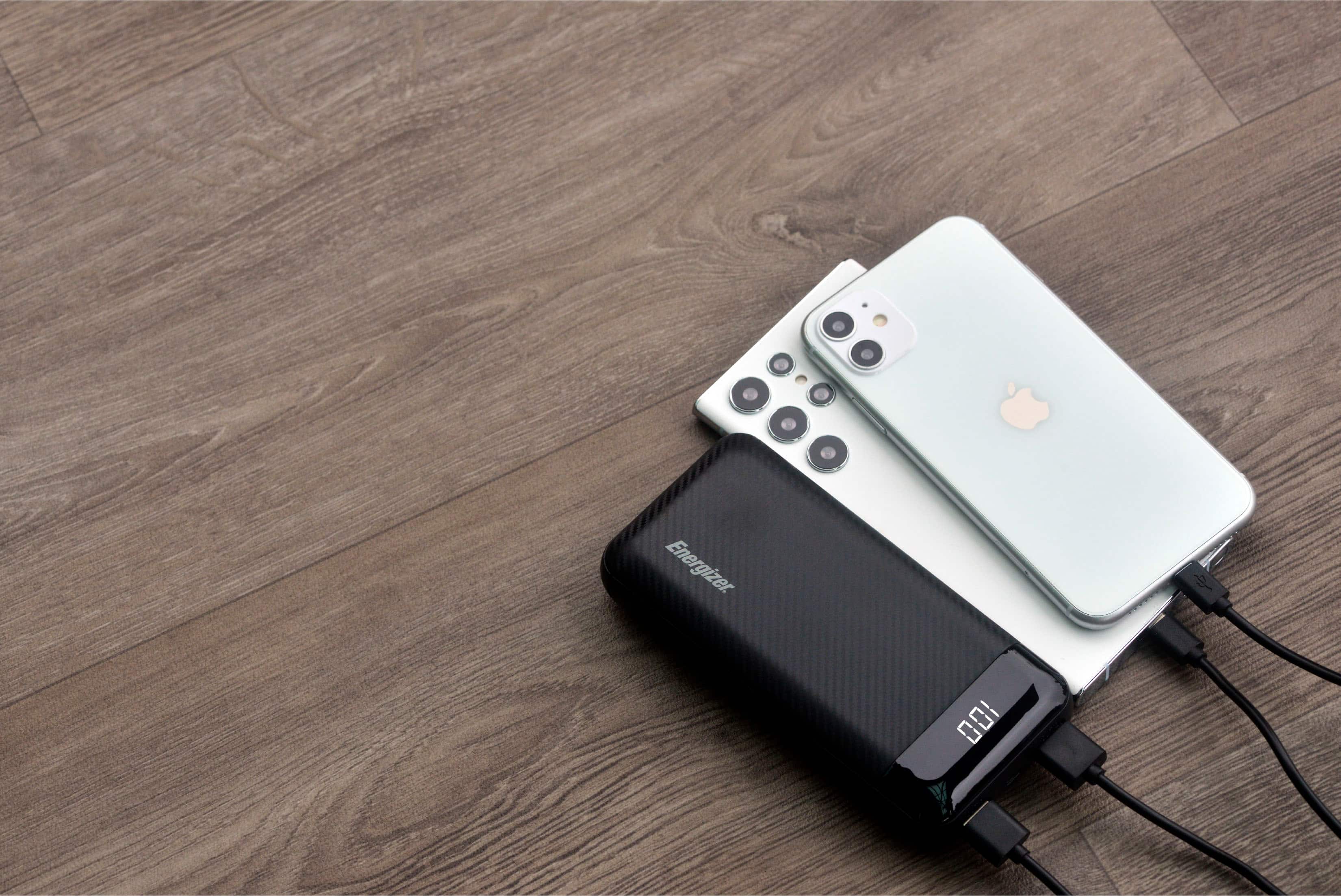 Alt View 12. Energizer - MAX 20,000mAh 15W USB-C 3-Port Universal Portable Battery Charger/Power Bank w/ LCD screen for Smartphones & Accessories - Black.