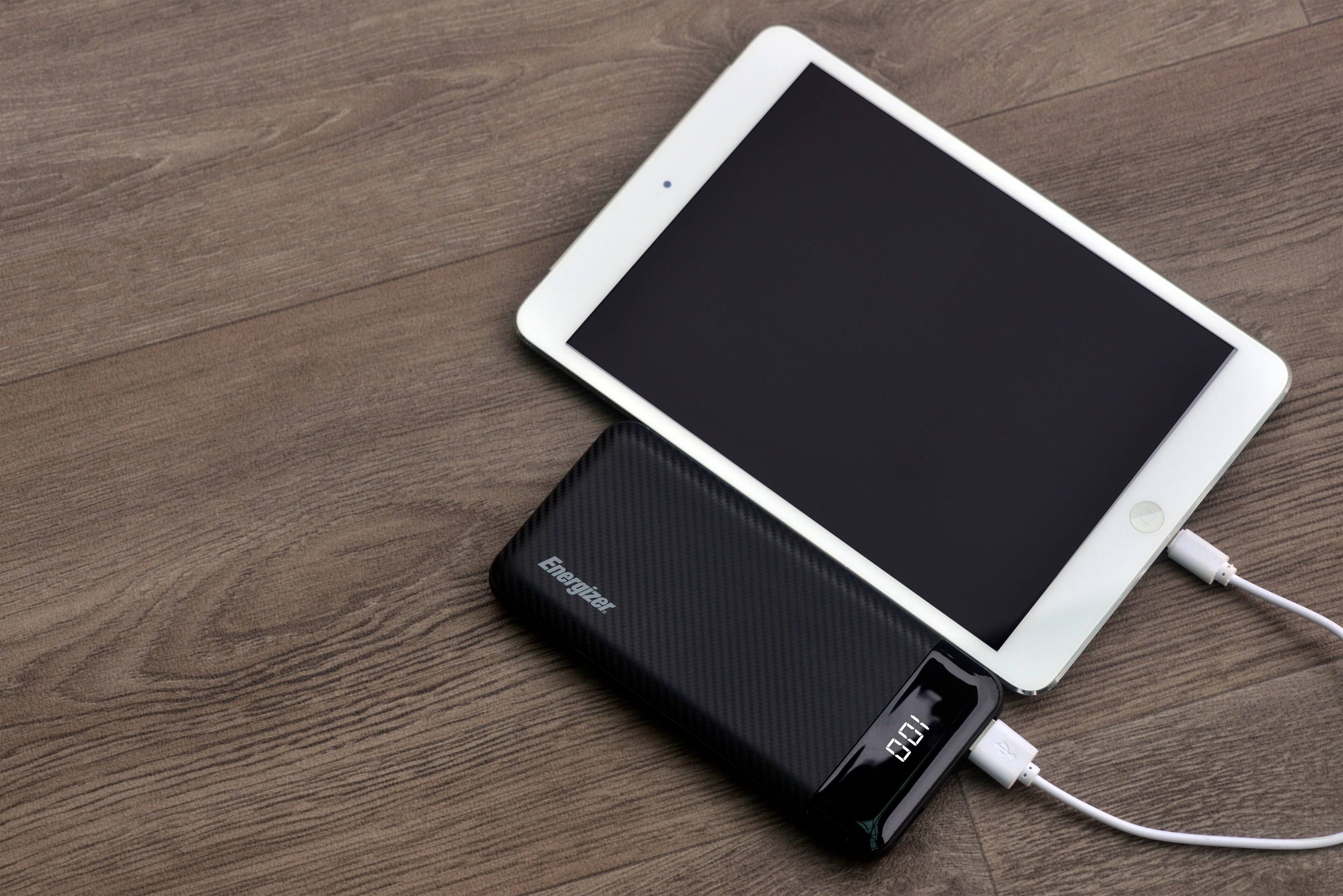 Alt View 14. Energizer - MAX 10,000mAh 15W USB-C 3-Port Universal Portable Battery Charger/Power Bank w/ LCD screen for Smartphones & Accessories - Black.