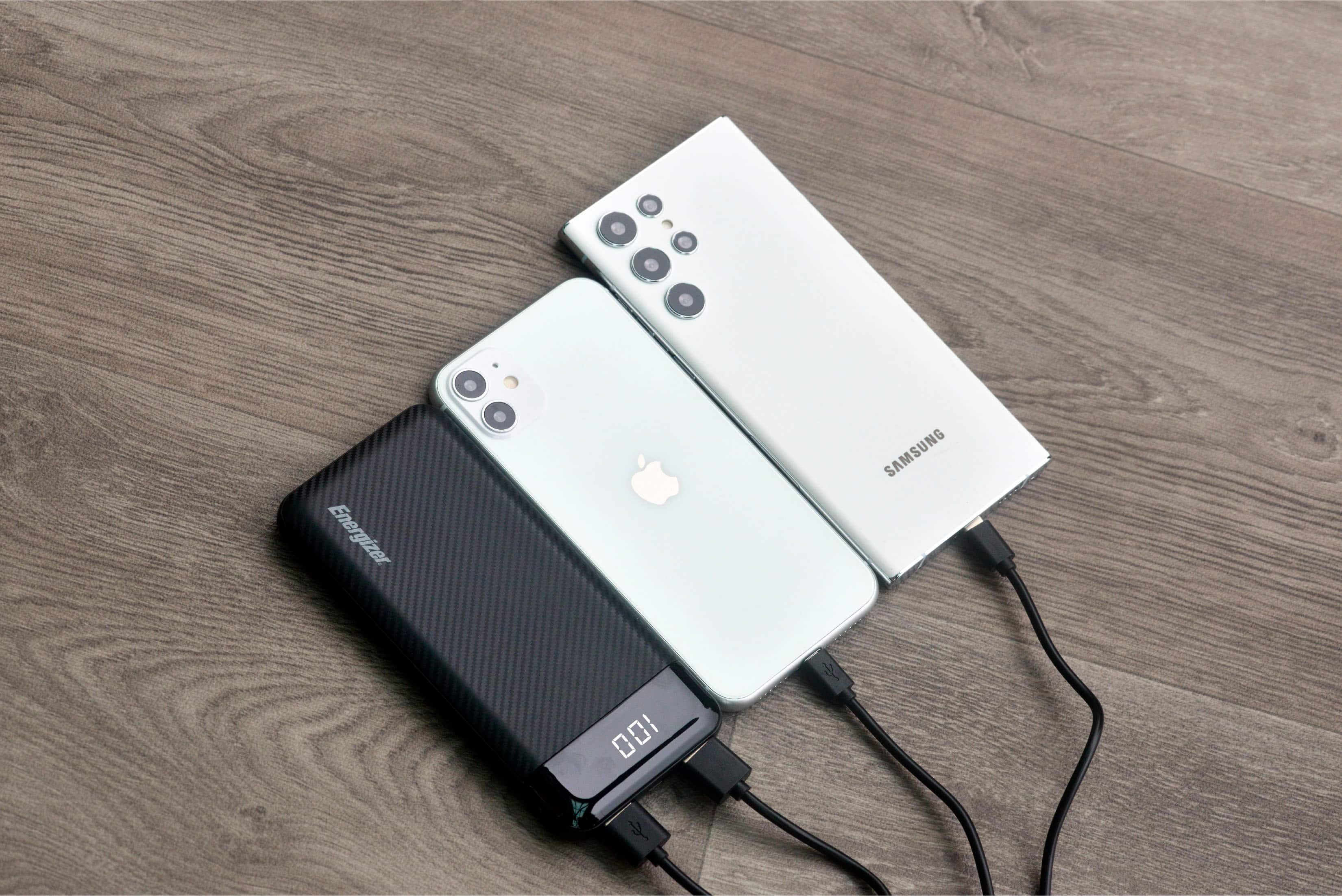 Alt View 3. Energizer - MAX 10,000mAh 15W USB-C 3-Port Universal Portable Battery Charger/Power Bank w/ LCD screen for Smartphones & Accessories - Black.