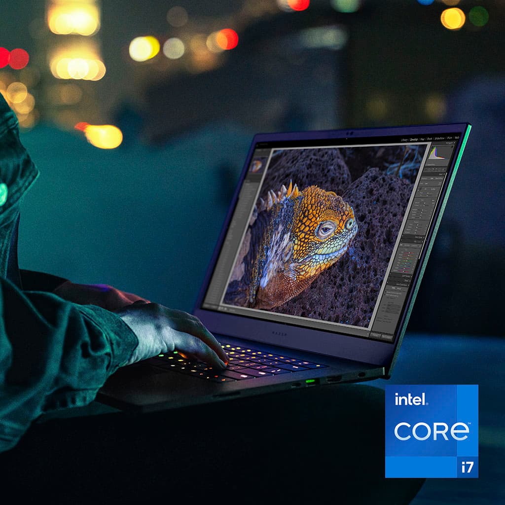 Alt View 13. Razer - Blade 15 - 15.6" Gaming Laptop - QHD- 240HZ - Intel Core i7 - NVIDIA GeForce RTX 3080 Ti - 32GB RAM - 1TB SSD - Black.