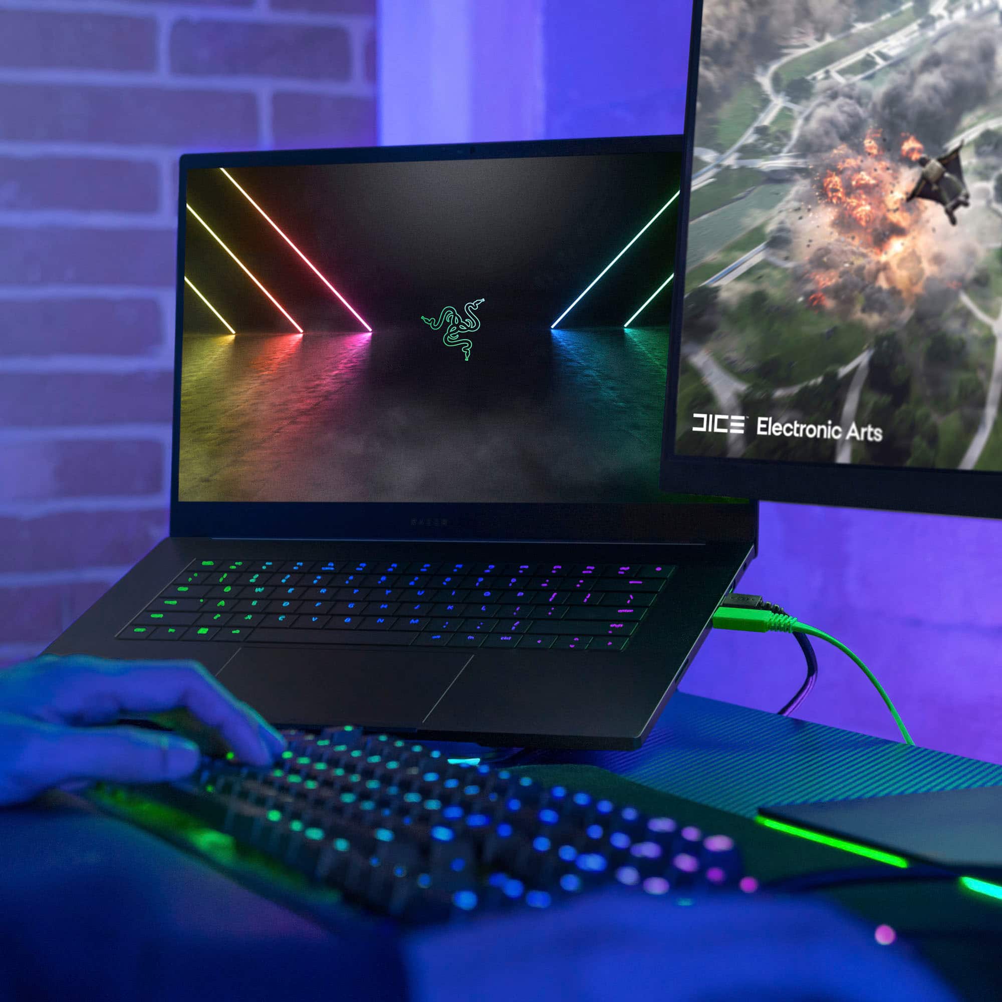 Alt View 14. Razer - Blade 15 - 15.6" Gaming Laptop - QHD- 240HZ - Intel Core i7 - NVIDIA GeForce RTX 3080 Ti - 32GB RAM - 1TB SSD - Black.