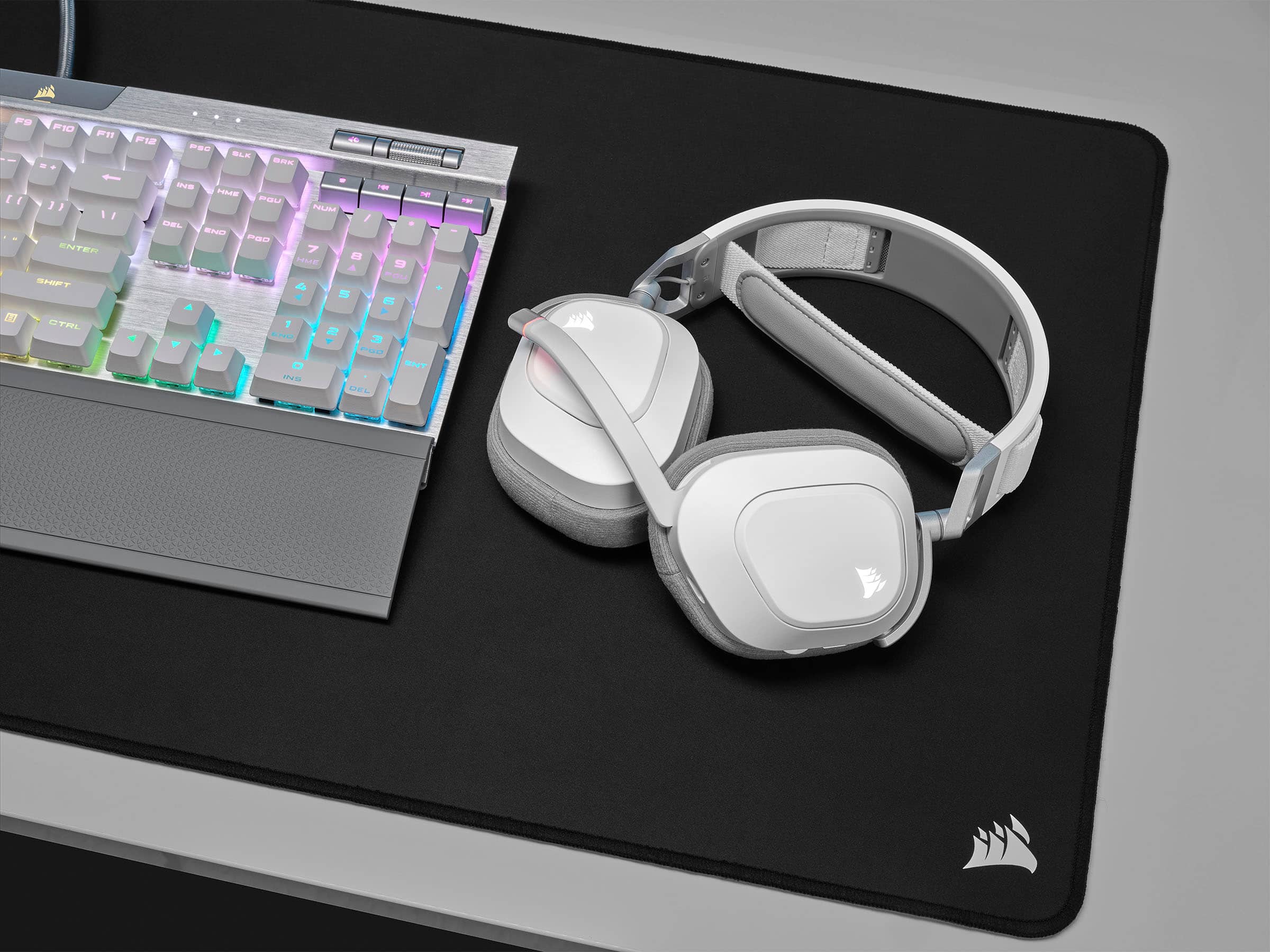 Alt View 16. CORSAIR - HS80 RGB Wireless Gaming Headset for PC, Mac, PS5, PS4 - White.