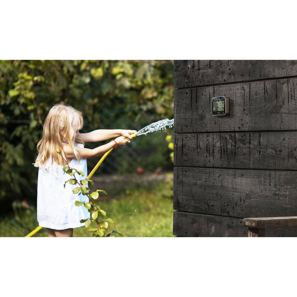 The text on the image reads "18g 83%." This could be interpreted as a reference to the weight of an object or a measurement of some kind. However, without more context or information, it is not possible to accurately group or correct the text.