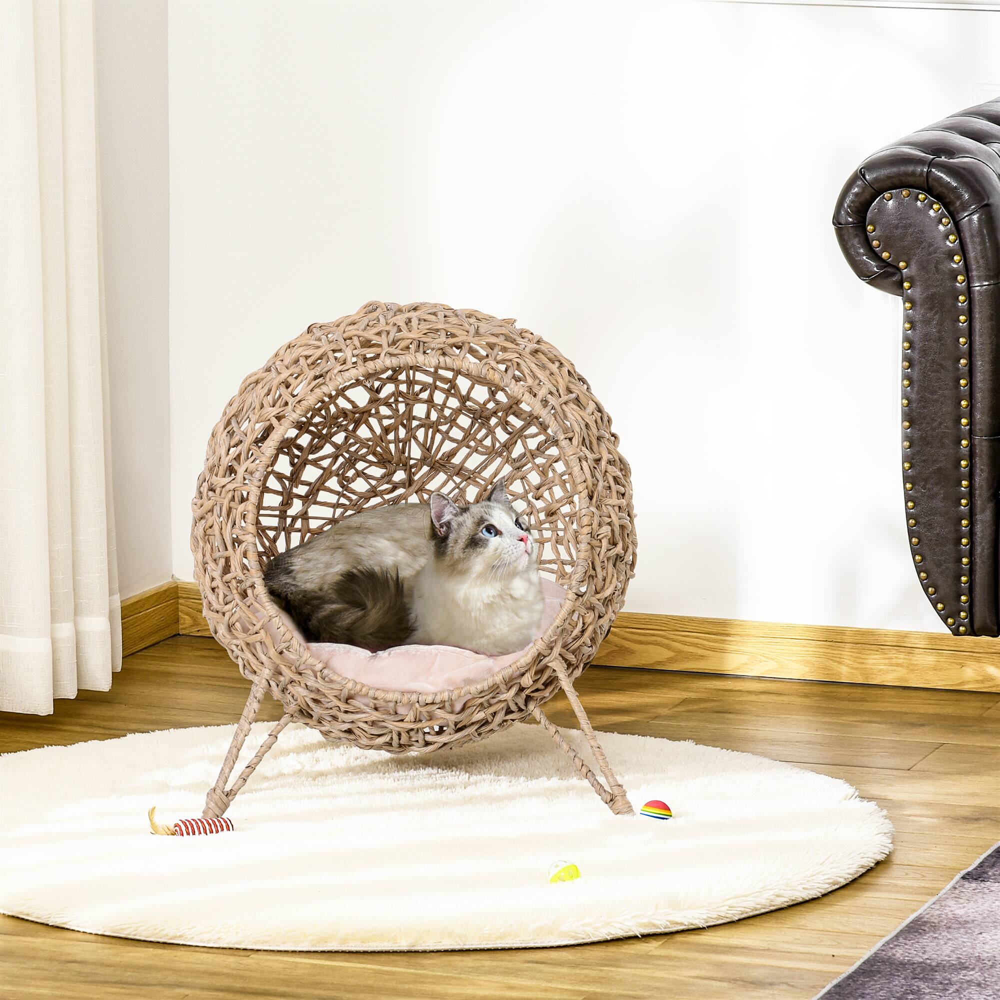 Angle. Pawhut - 20.5" Weaved Cat Bed, Elevated Hand-woven Braided Banana Leaf Kitten House Condo with Cushion.