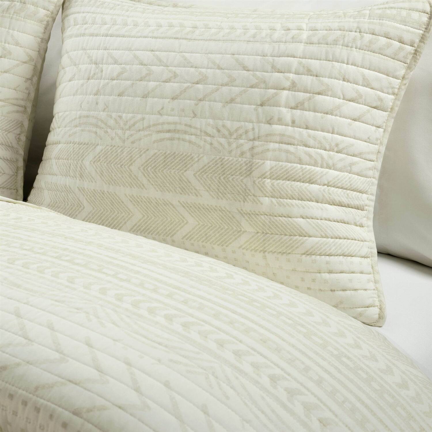 Left. Hivvago - Full/Queen Scandinavian Chevron Ivory Beige Reversible Cotton Quilt Set - Ivory Beige.