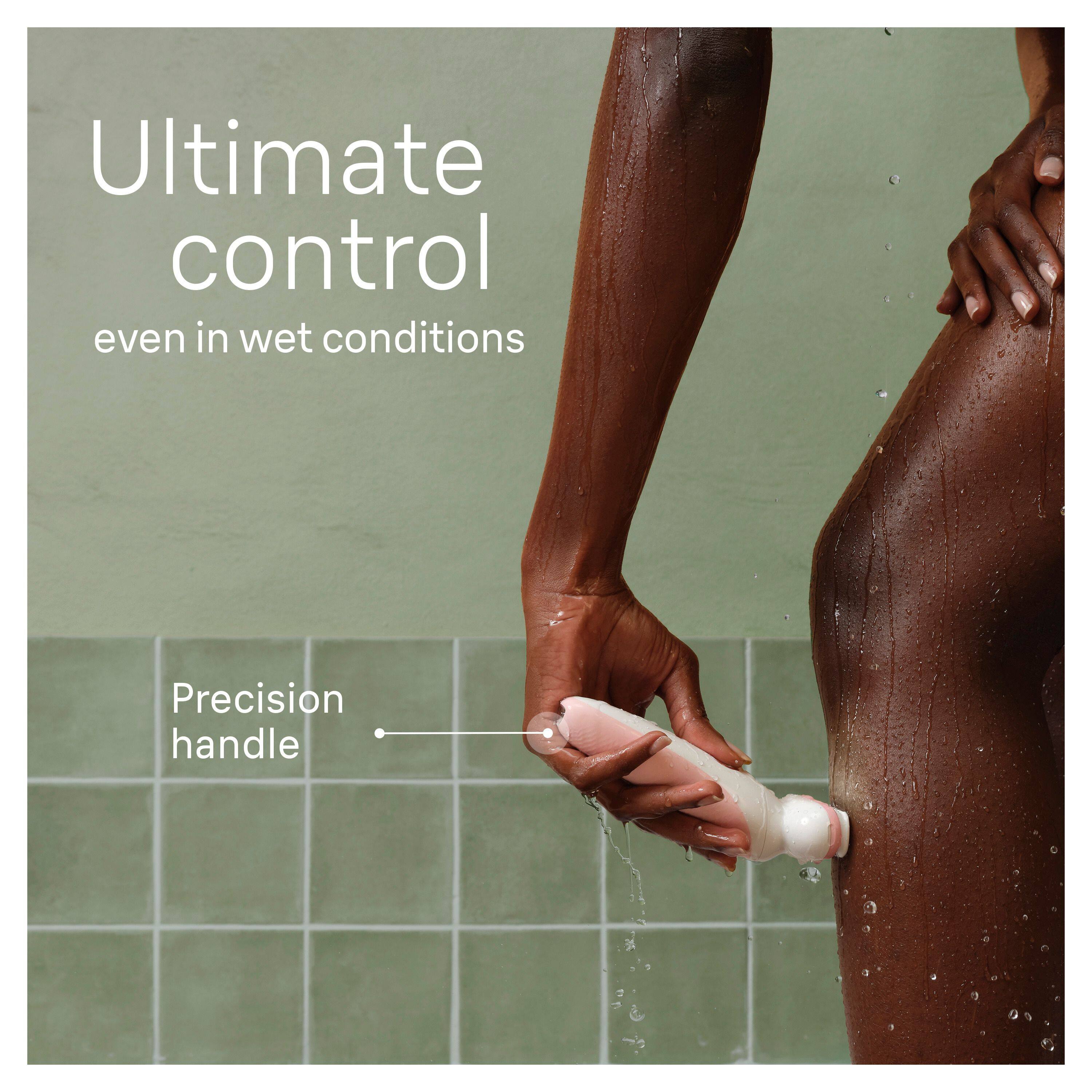 Ultimate control  
even in wet conditions  

Precision handle