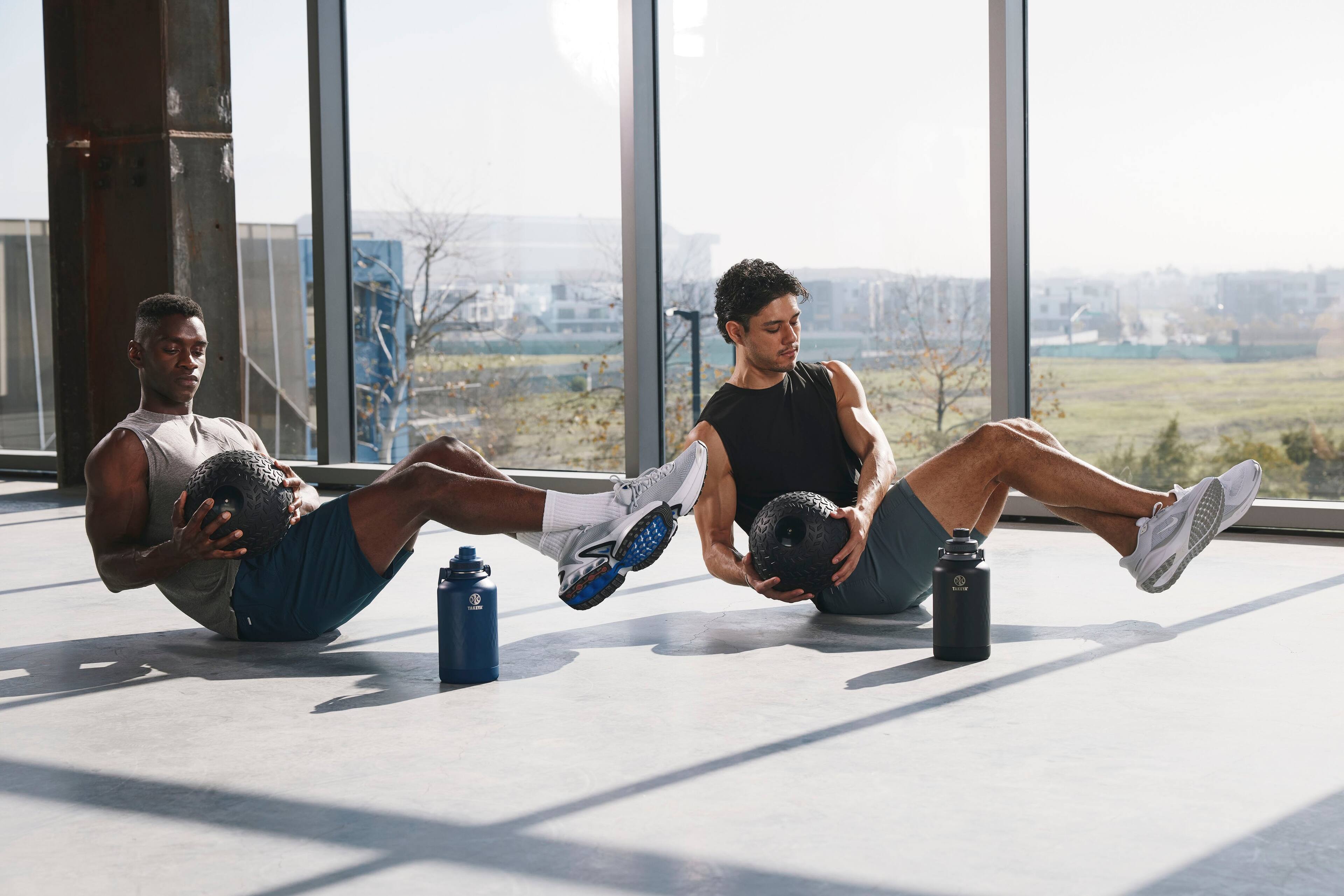 Alt View 4. Takeya - Sport 64-oz. Wide Handle Leakproof Water Bottle with Spout Lid - Obsidian.