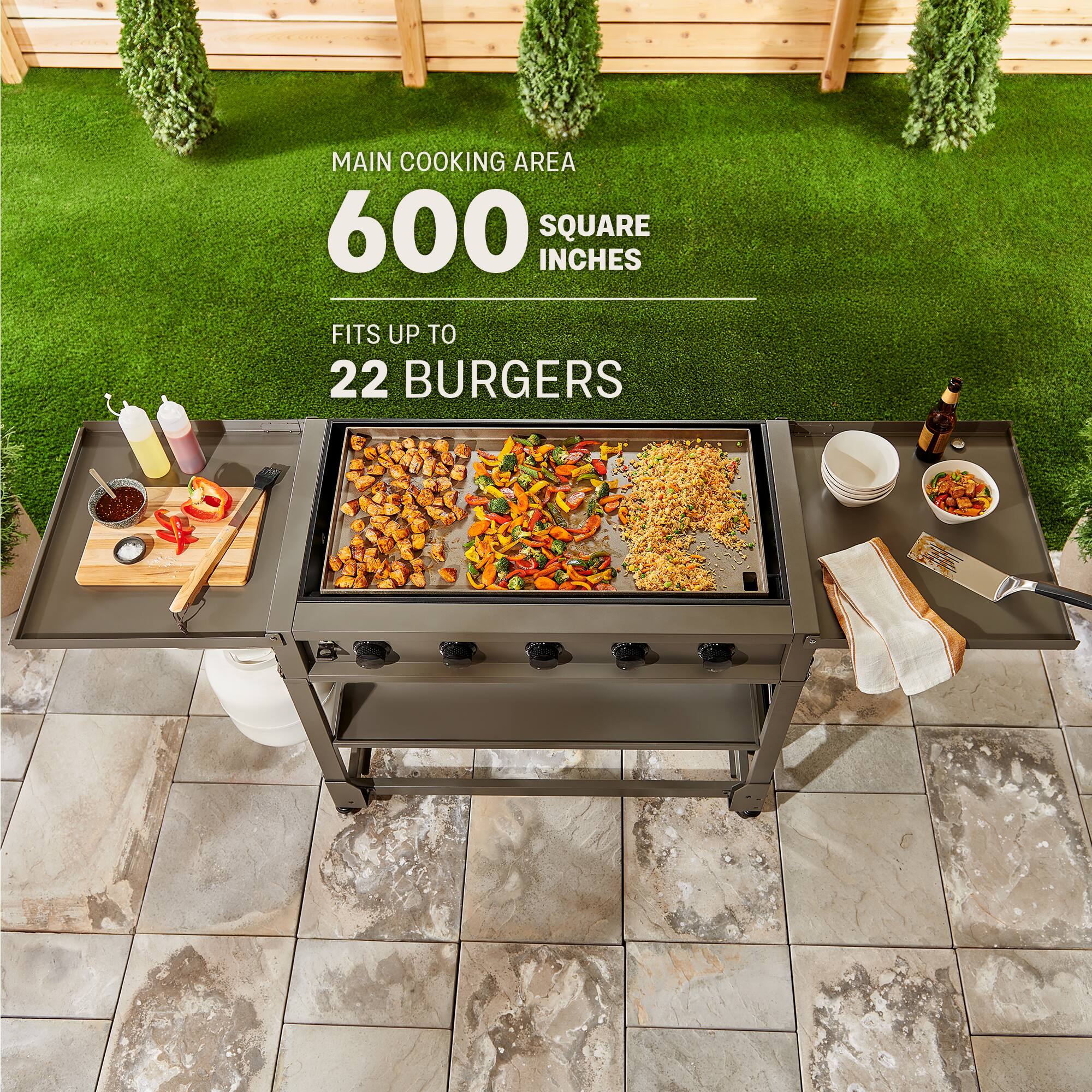 The main cooking area is 600 square inches and can fit up to 22 burgers.