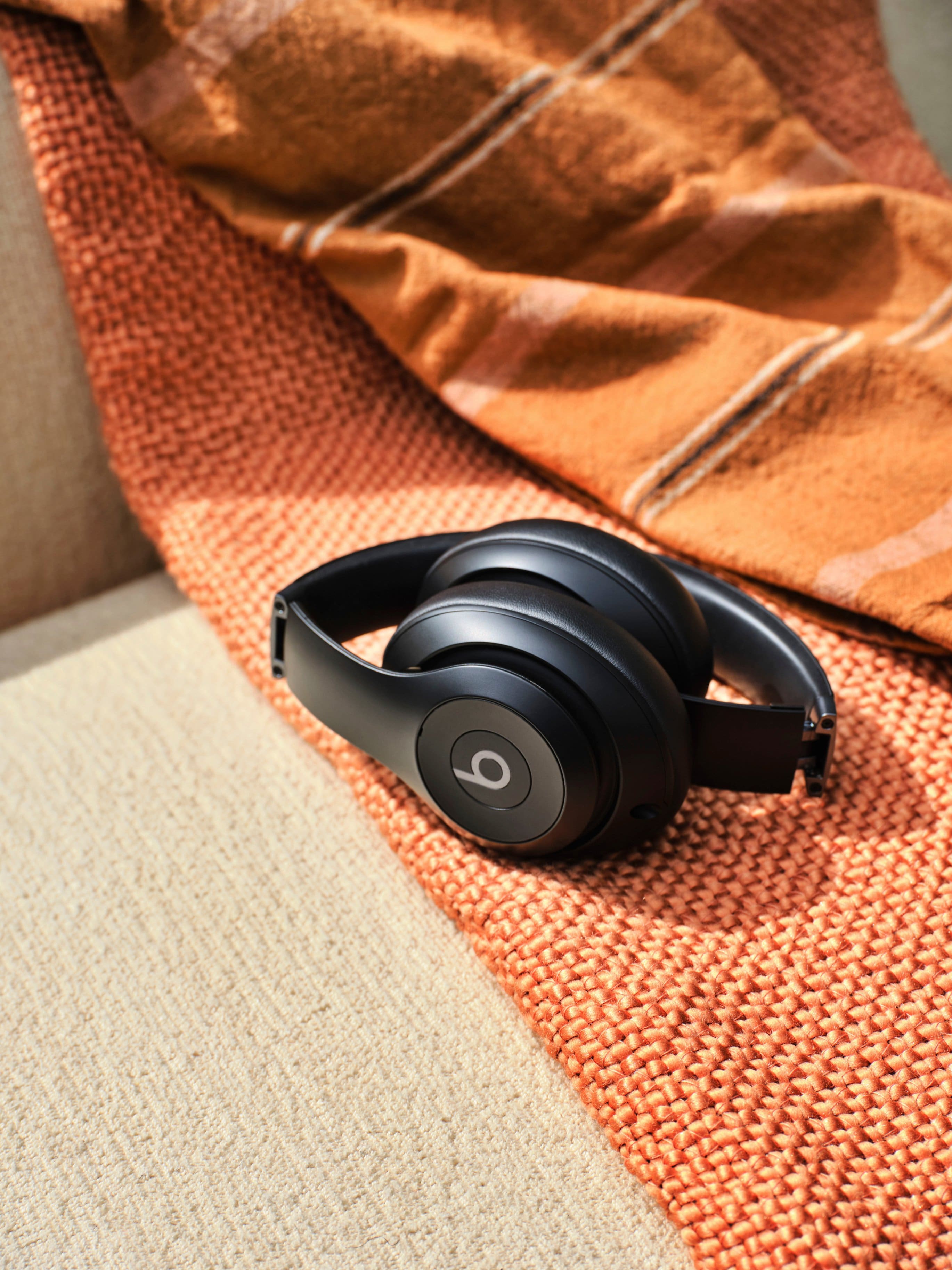 Alt View 14. Beats - Beats Studio Pro - Wireless Noise Cancelling Over-the-Ear Headphones - Black.