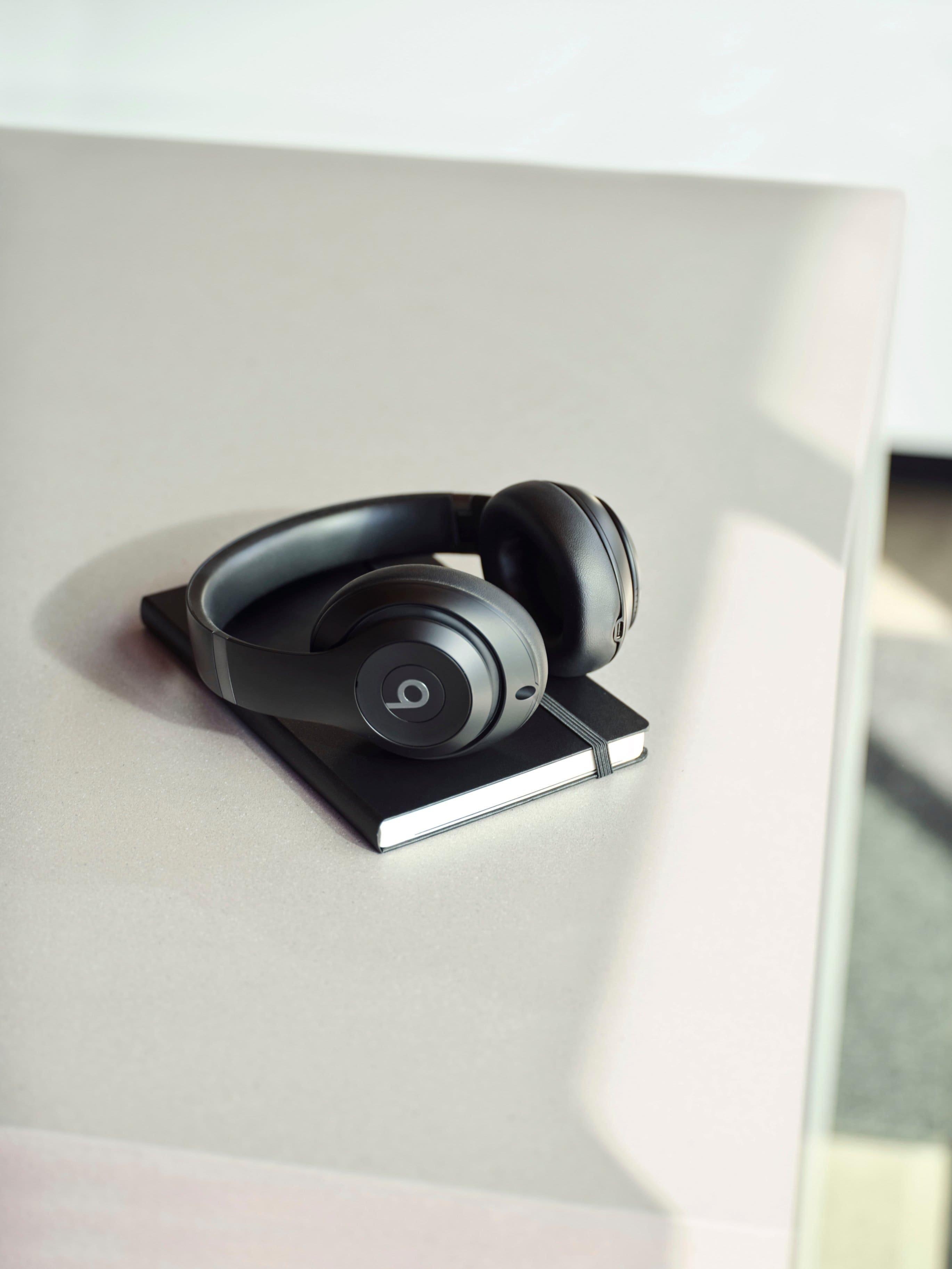 Alt View 16. Beats - Beats Studio Pro - Wireless Noise Cancelling Over-the-Ear Headphones - Black.