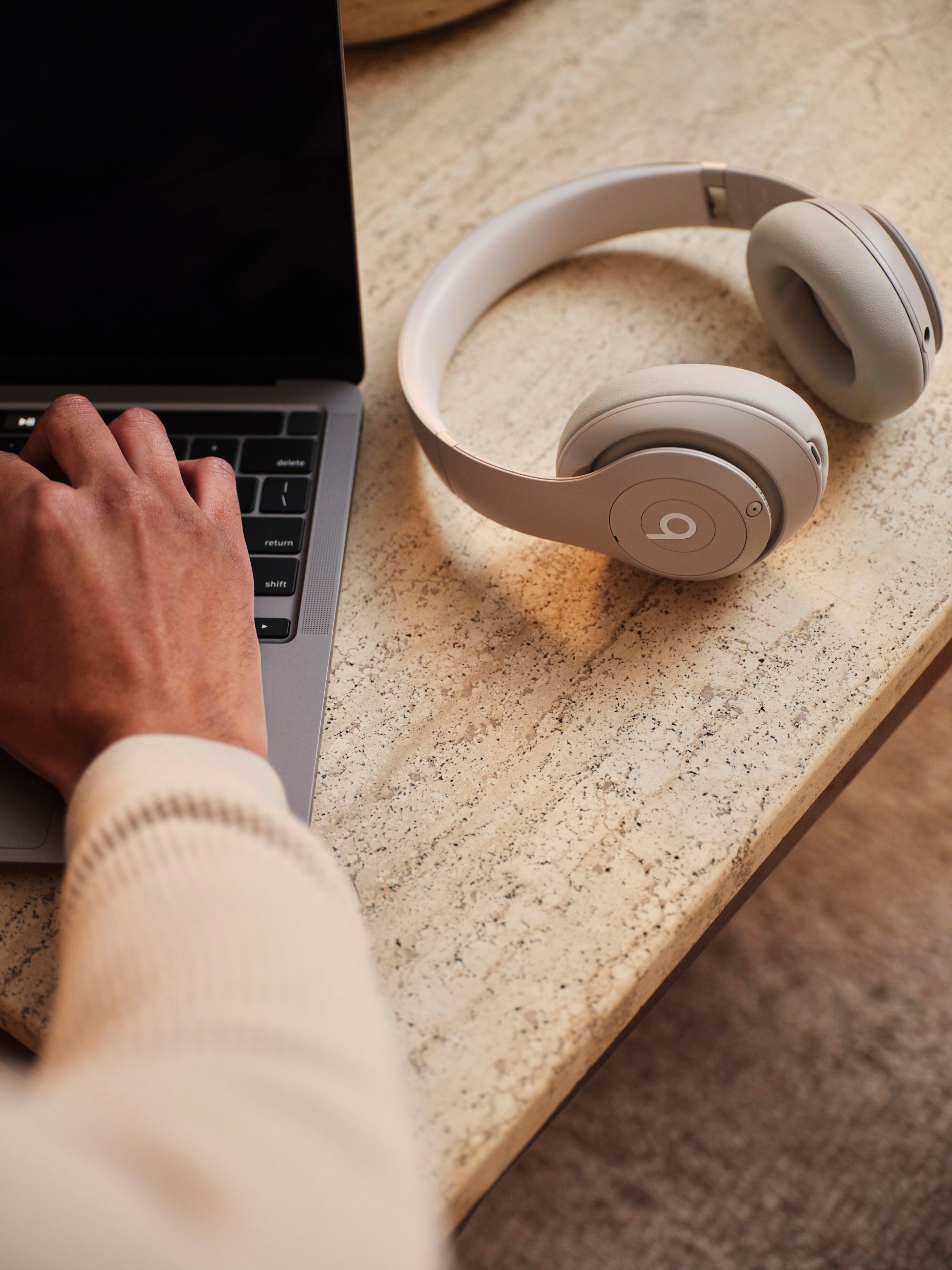 Beats Studio Pro Wireless Headphones — Sandstone - Apple