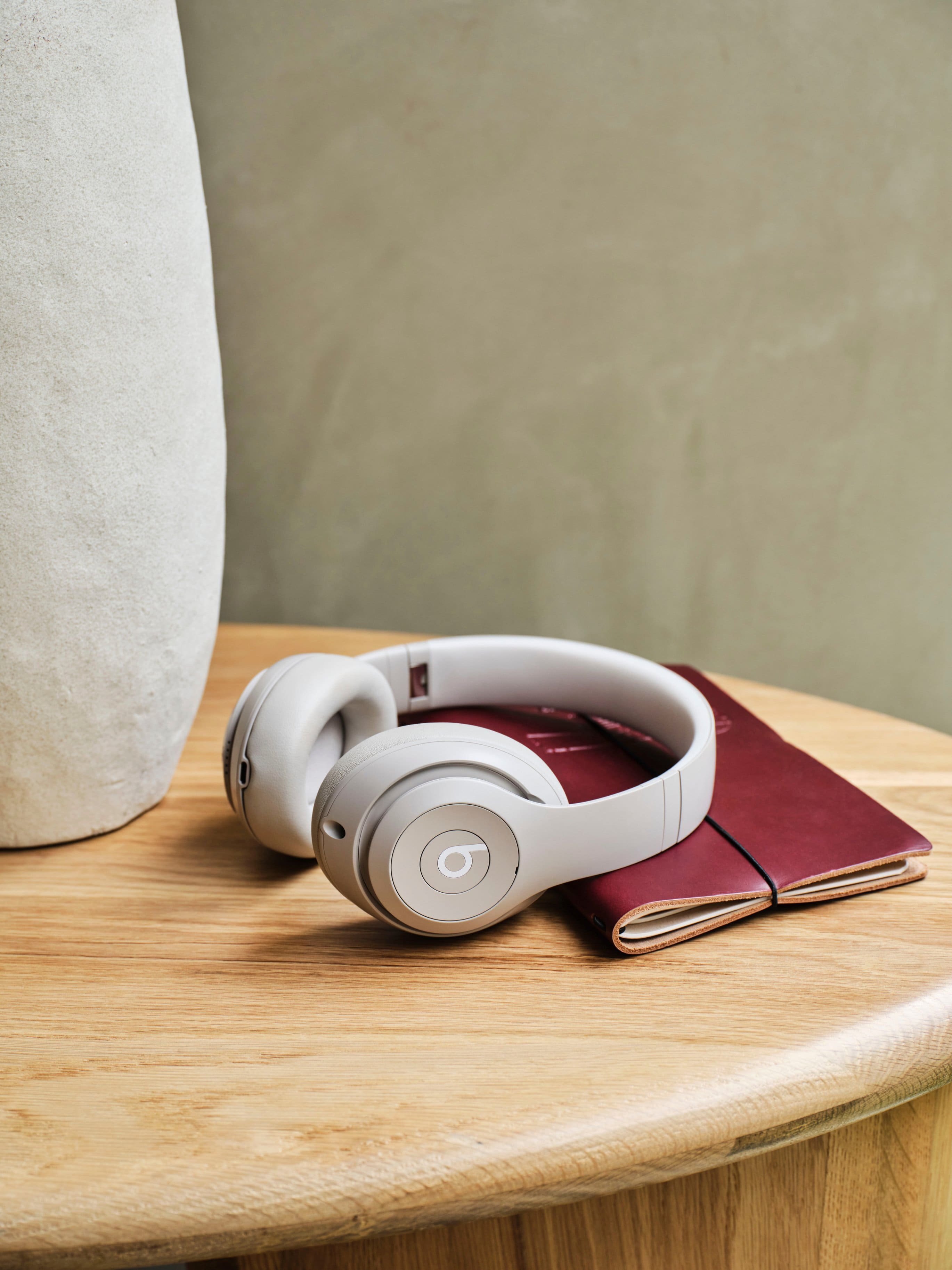 Alt View 16. Beats - Beats Studio Pro - Wireless Noise Cancelling Over-the-Ear Headphones - Sandstone.