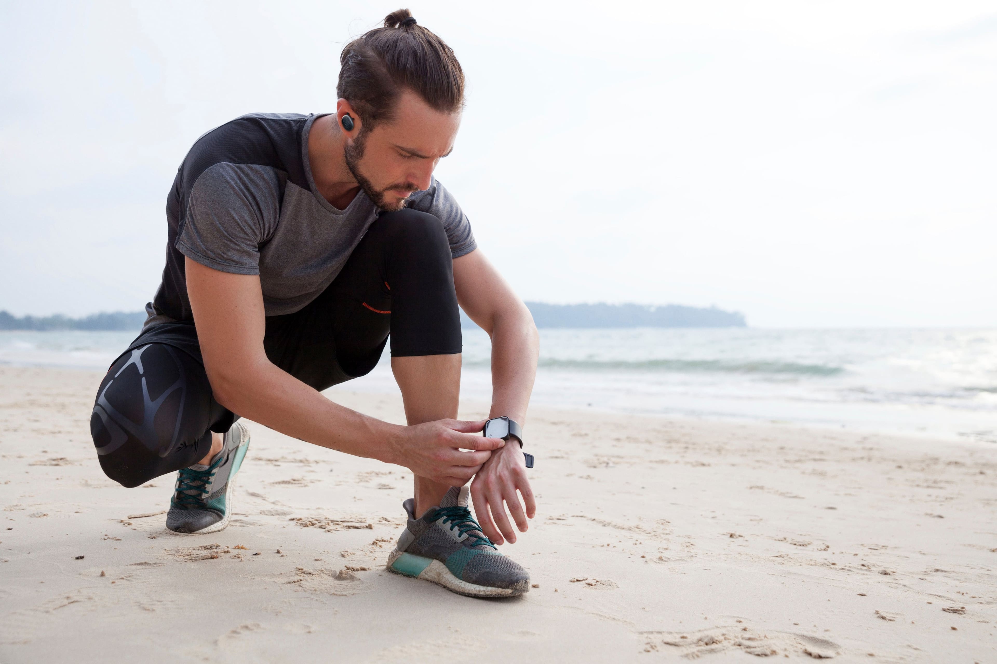 Alt View 20. JBL - Endurance Race Waterproof True Wireless Sport Earbud Headphones - Black.