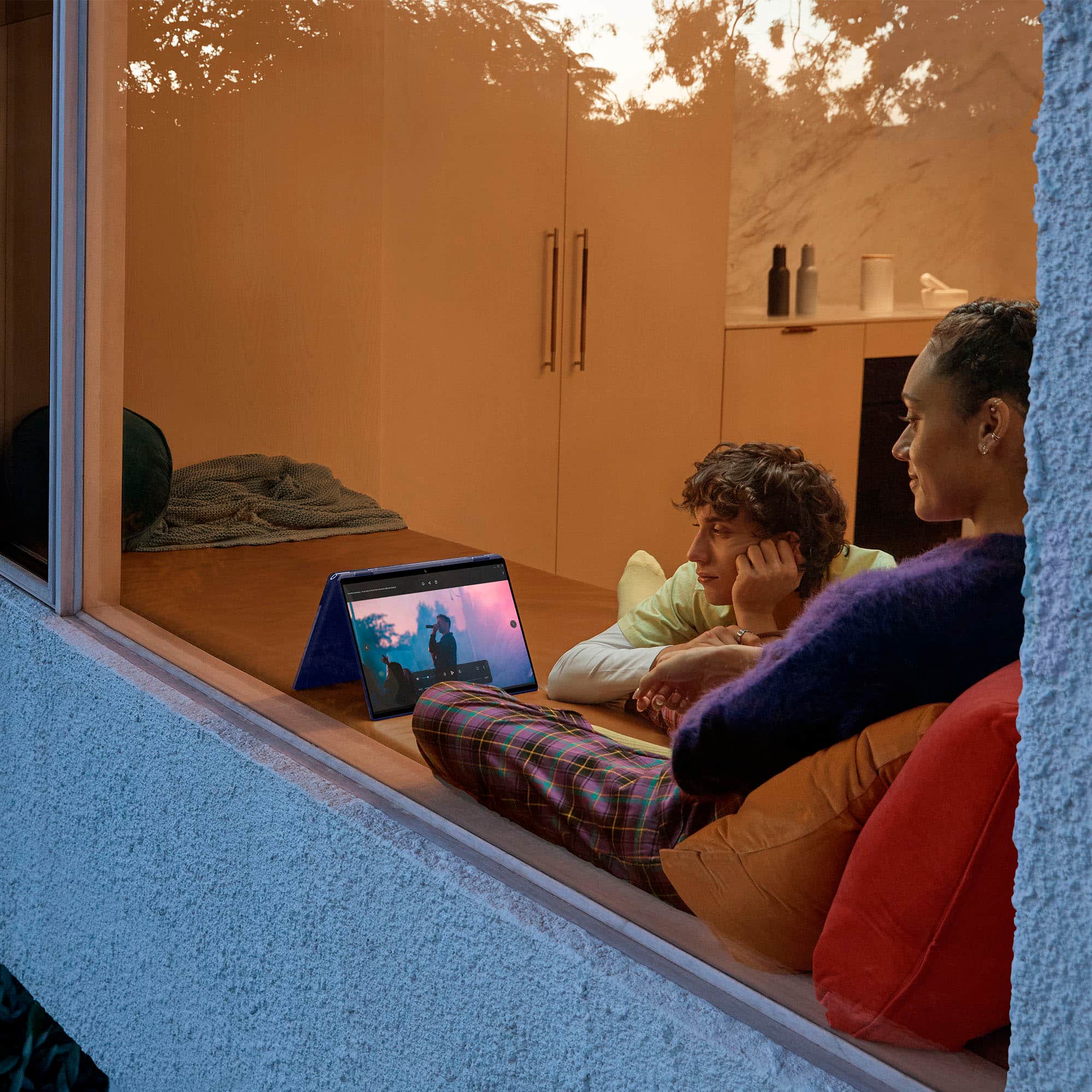 Alt View 20. HP - Spectre 2-in-1 16" 3K+ Touch-Screen Laptop - Intel Evo Platform - Core i7 - 16GB Memory - 512GB SSD - Pen Included - Nocturne Blue.