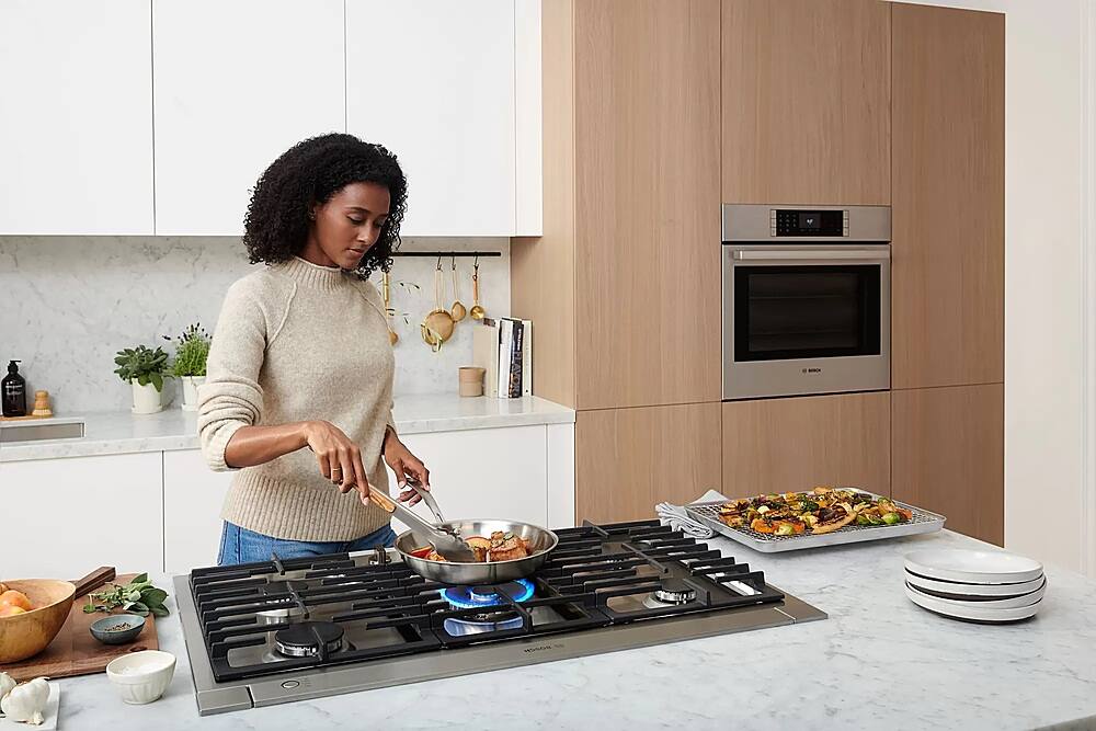 Alt View 27. Bosch - Benchmark Series 30" Built-In Single Electric Convection Wall Oven - Stainless Steel.