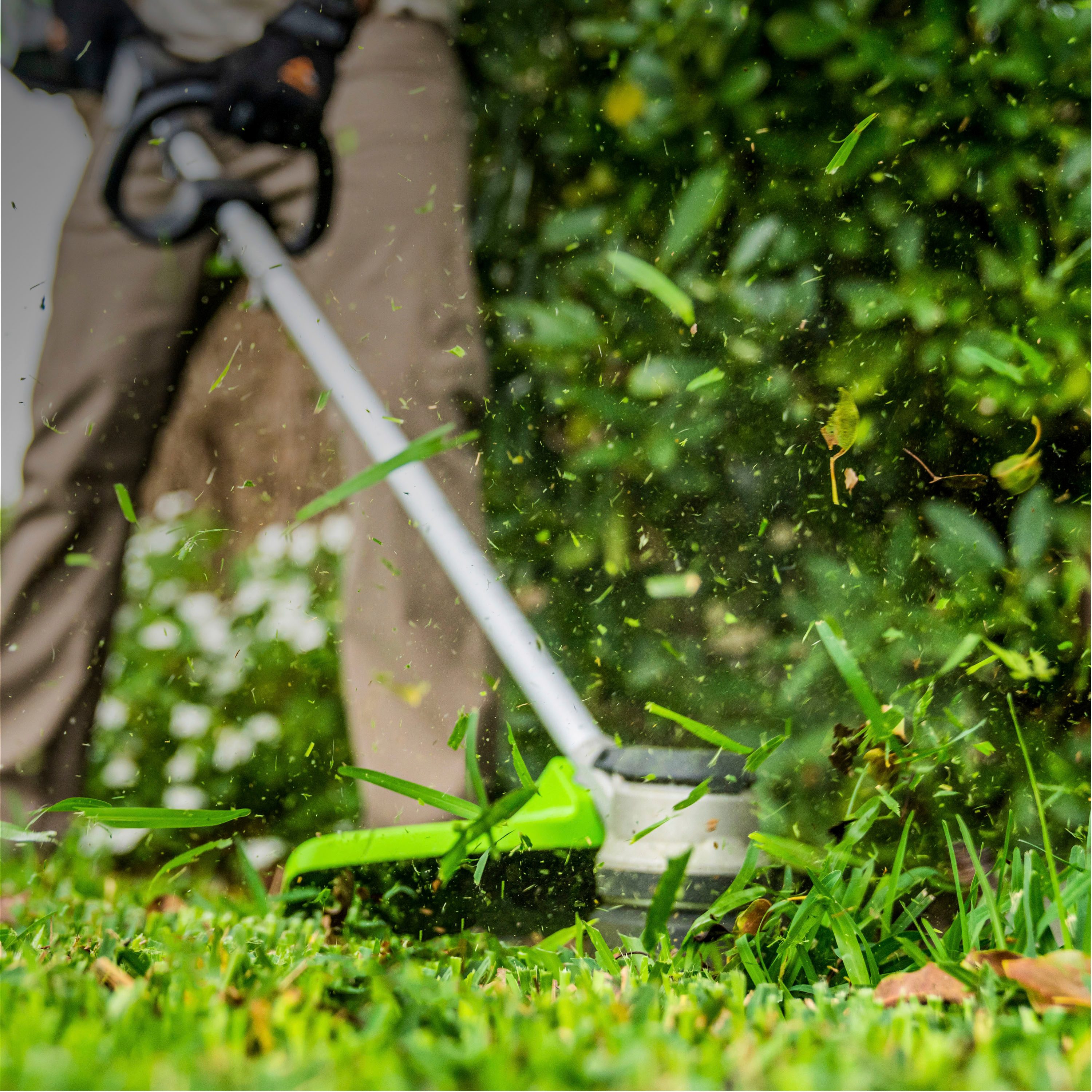 Left View: Greenworks - 80V 16" Cutting Diameter  Brushless Straight Shaft Grass Trimmer 2.0 Ah Battery and Rapid Charger - Black/Green