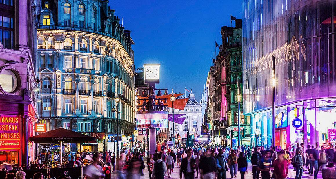 Alt View 28. Samsung - 32" M70B 4K USB-C Smart Monitor & Streaming TV - White.