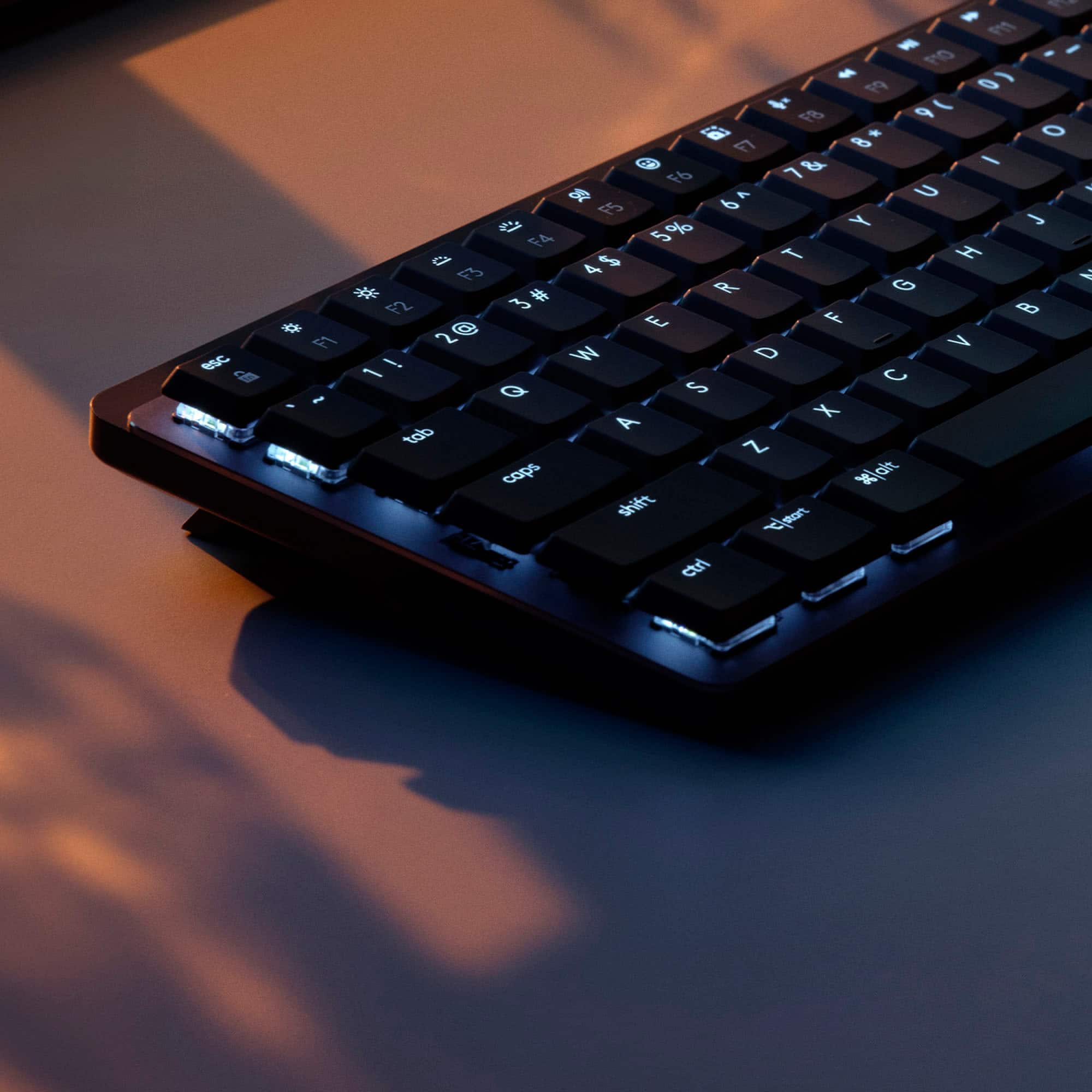 TECLADO LOGITECH MX MECHANICAL MINI WIRELESS/BT ILUMINATED BLACK SP – HBL  Tec Store