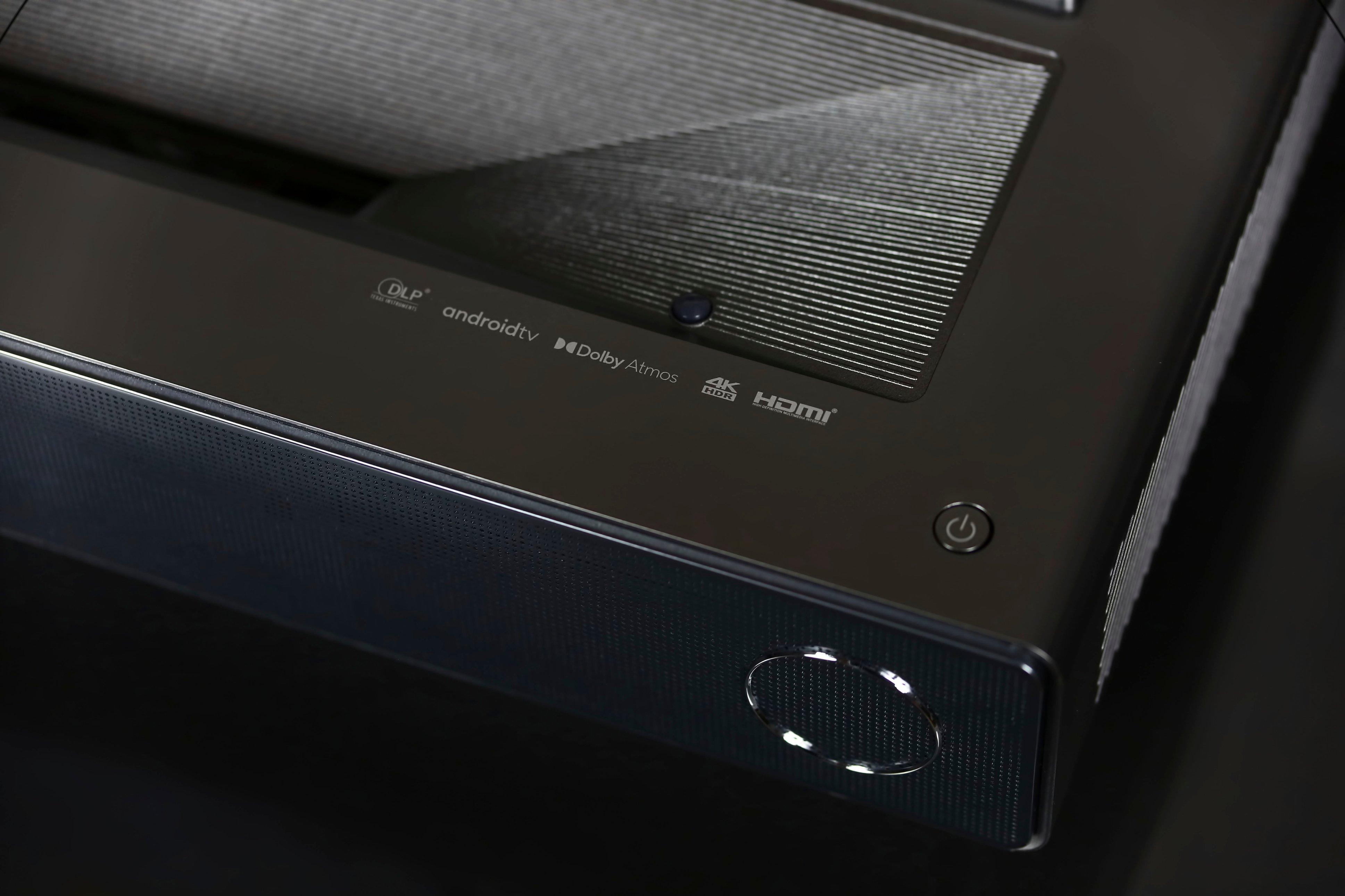 Hisense PX1-PRO - Proyector láser UST 4K HDR de 90 a 130 pulgadas con 2200  lúmenes y Android Smart TV Home Theater Cinema Bundle con 1 año CPS paquete