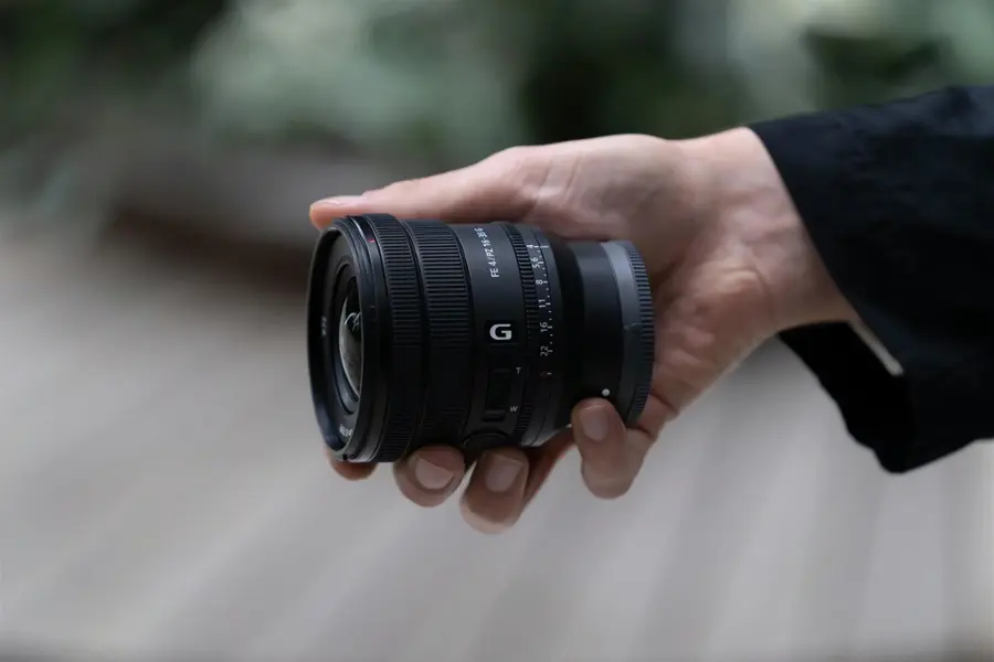 Alt View 18. Sony - Alpha FE PZ 16-35mm F4 G full-frame constant-aperture wide-angle power zoom G Lens - Black.