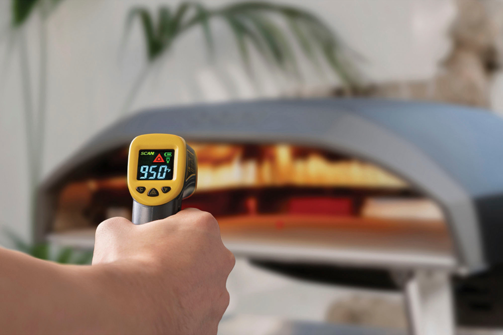 Ooni Infrared Thermometer - Accurate Readings for Perfect Pizza, Square  Dial Shape, Compatible with Ooni Grills, 752°F (400°C)