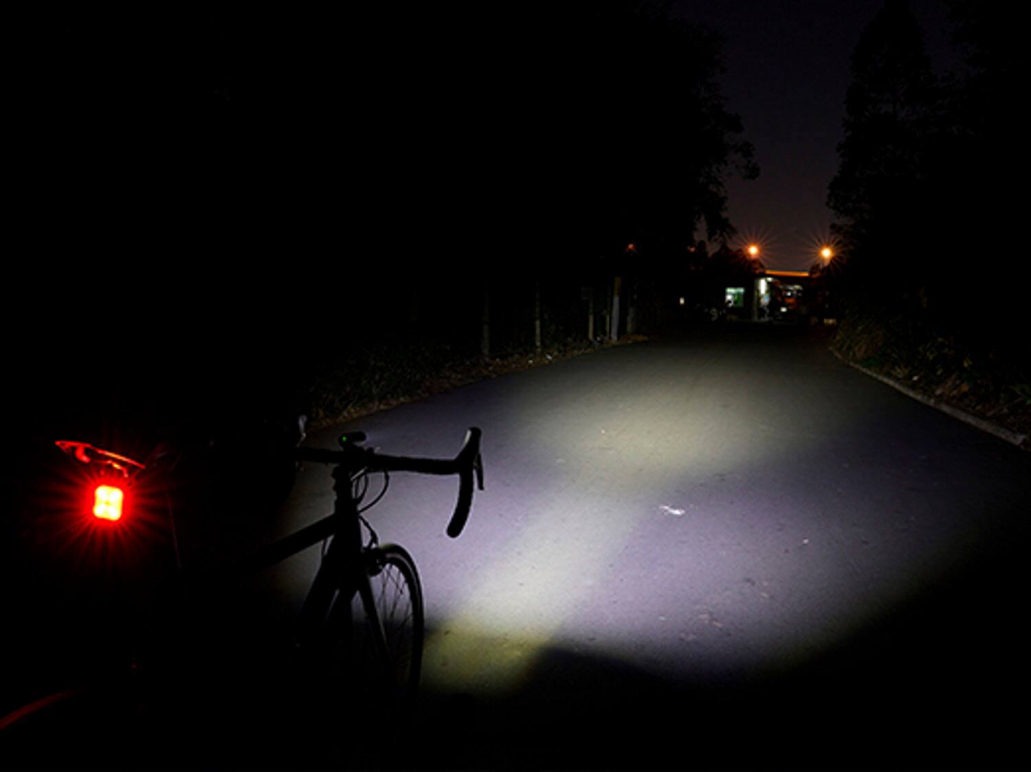 Alt View 19. RAVEMEN - CR600 LED Headlight - Black.