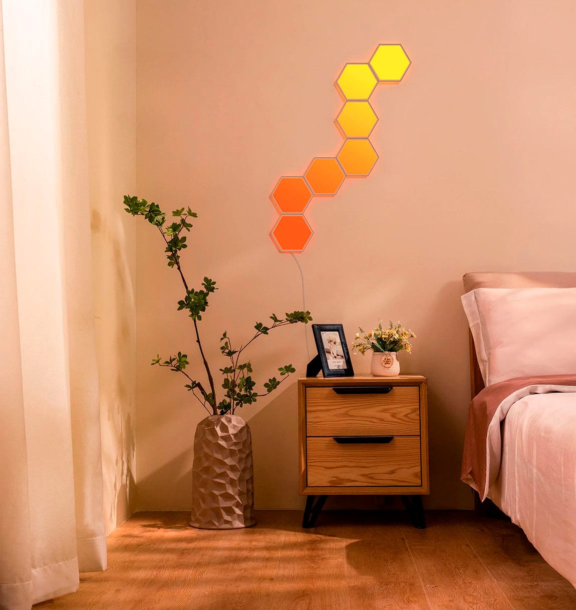 Angle. Govee - Hexa Wall Light Panels (7-panels) - Multi.