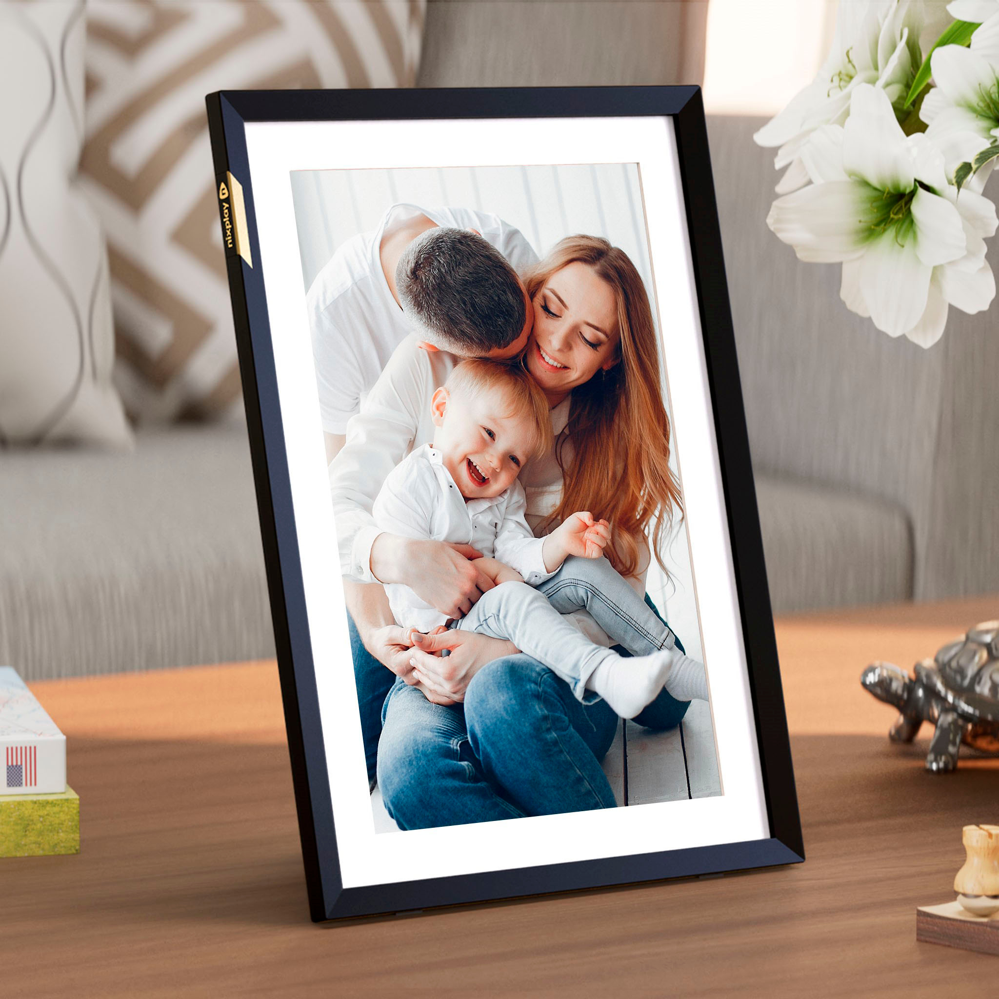 Left View: Nixplay - W10P Touch Classic 10.1-inch LCD Smart Digital Photo Frame - Black - Classic Matte