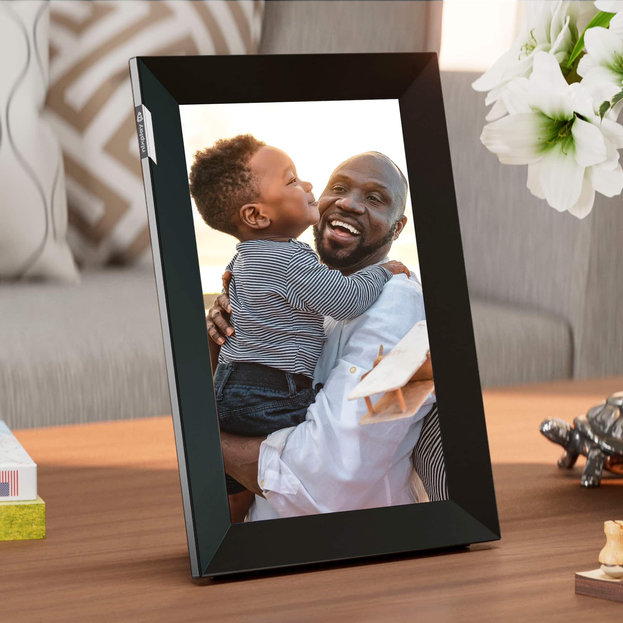 Zoom in on Left Zoom. Nixplay - W10K Touch 10.1-inch LCD Smart Digital Photo Frame - Black/Silver.