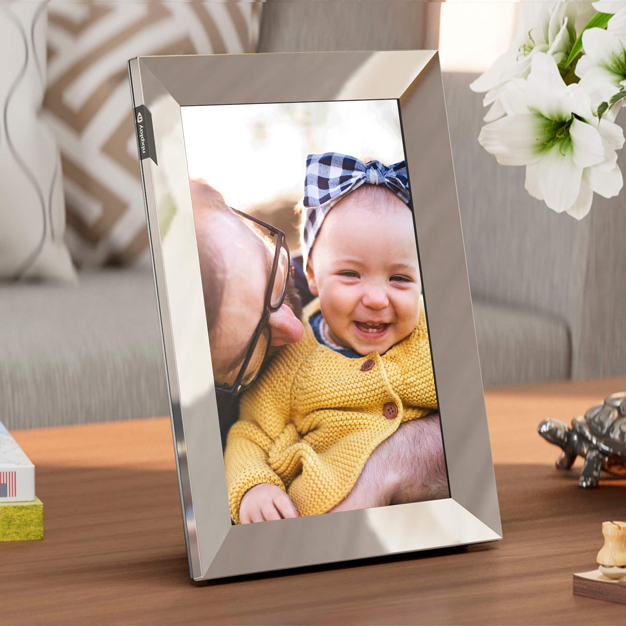 Left. Nixplay - W10K Touch 10.1-inch LCD Smart Digital Photo Frame - Polished Steel.