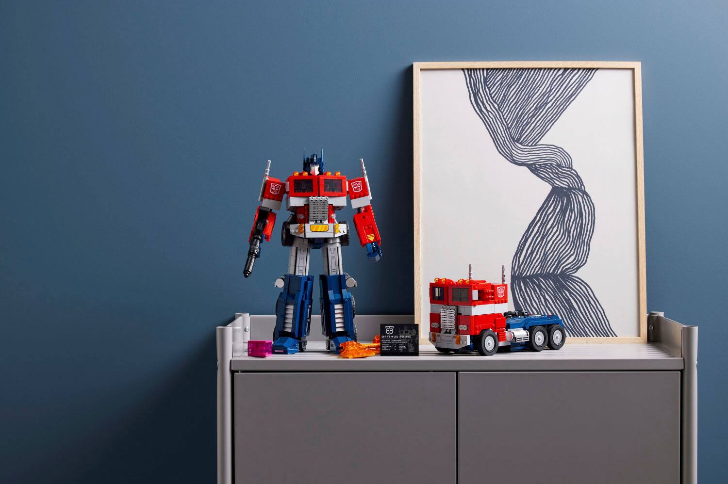 Alt View 13. LEGO - Optimus Prime 10302.
