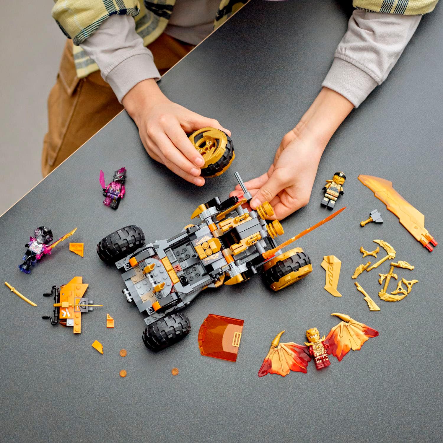 Alt View 12. LEGO - NINJAGO Cole’s Dragon Cruiser 71769.