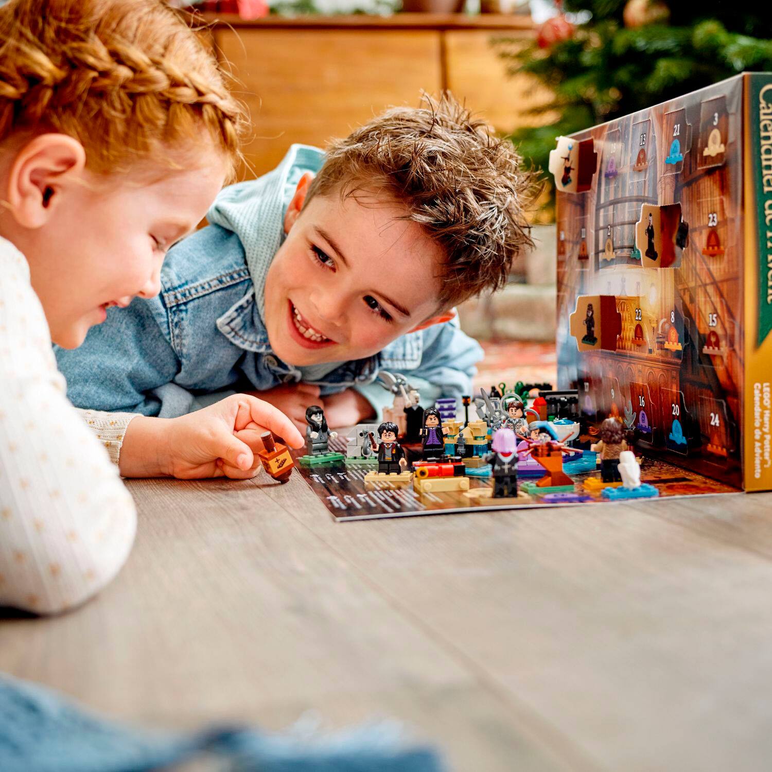 Angle. LEGO - Harry Potter Advent Calendar 76404 Building Toy Set (334 Pieces).