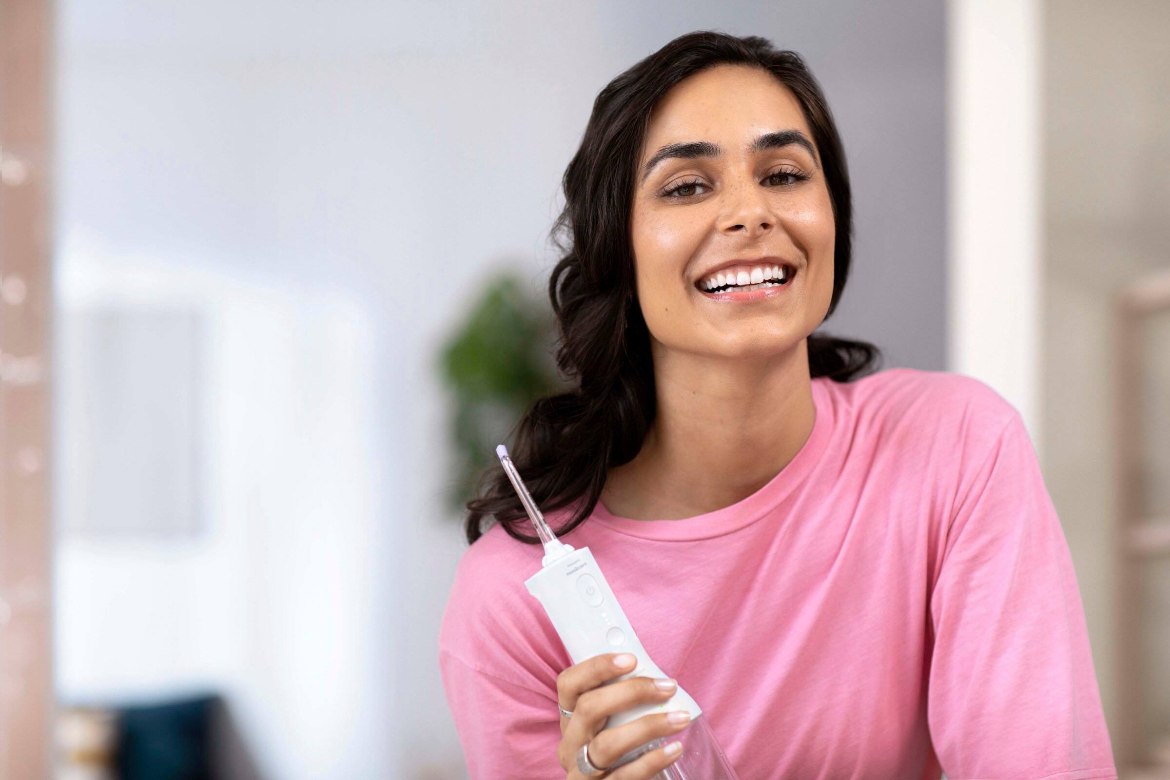 Alt View 19. Philips Sonicare - Power Flosser 3000 Cordless - White.