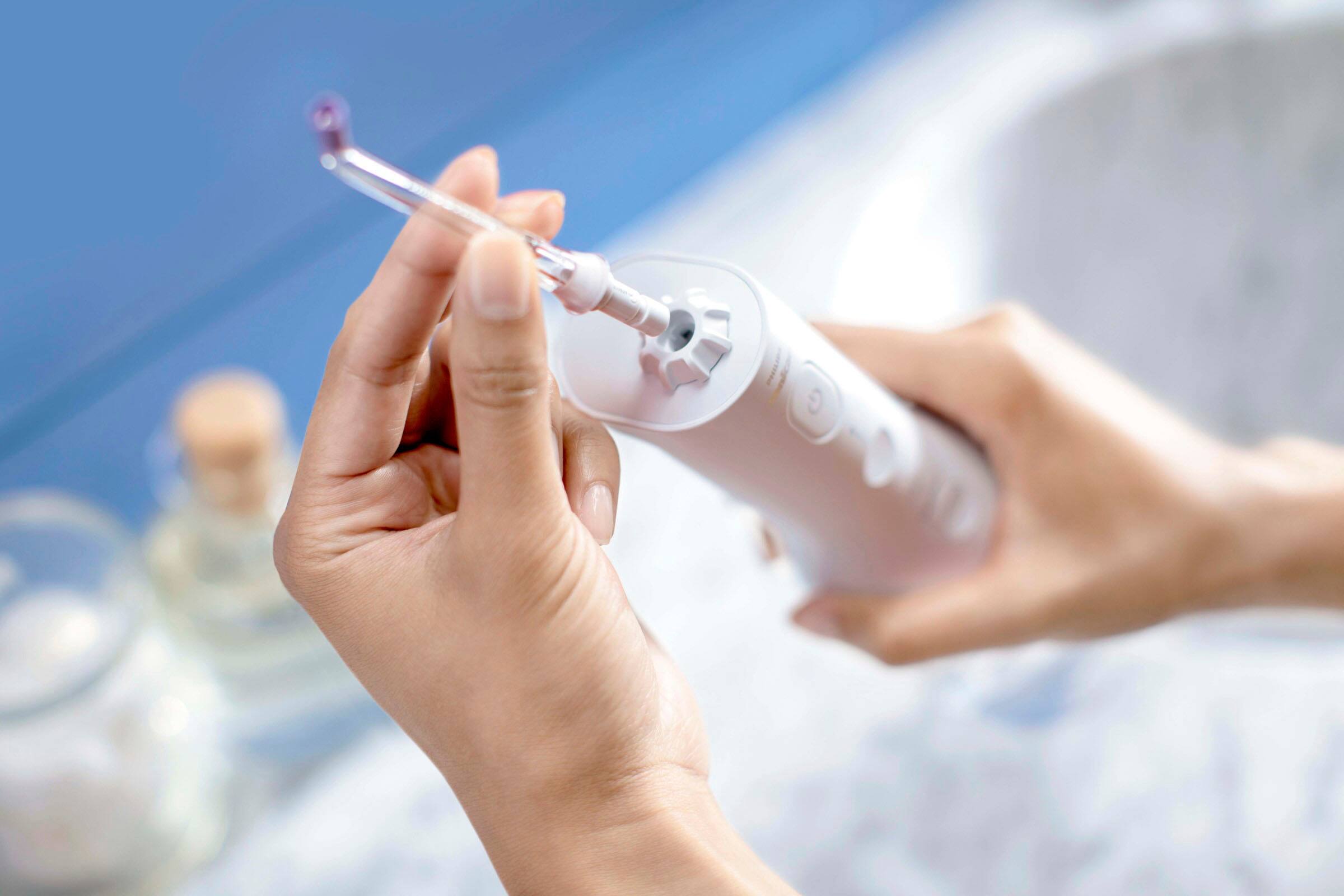 Alt View 21. Philips Sonicare - Power Flosser 3000 Cordless - White.