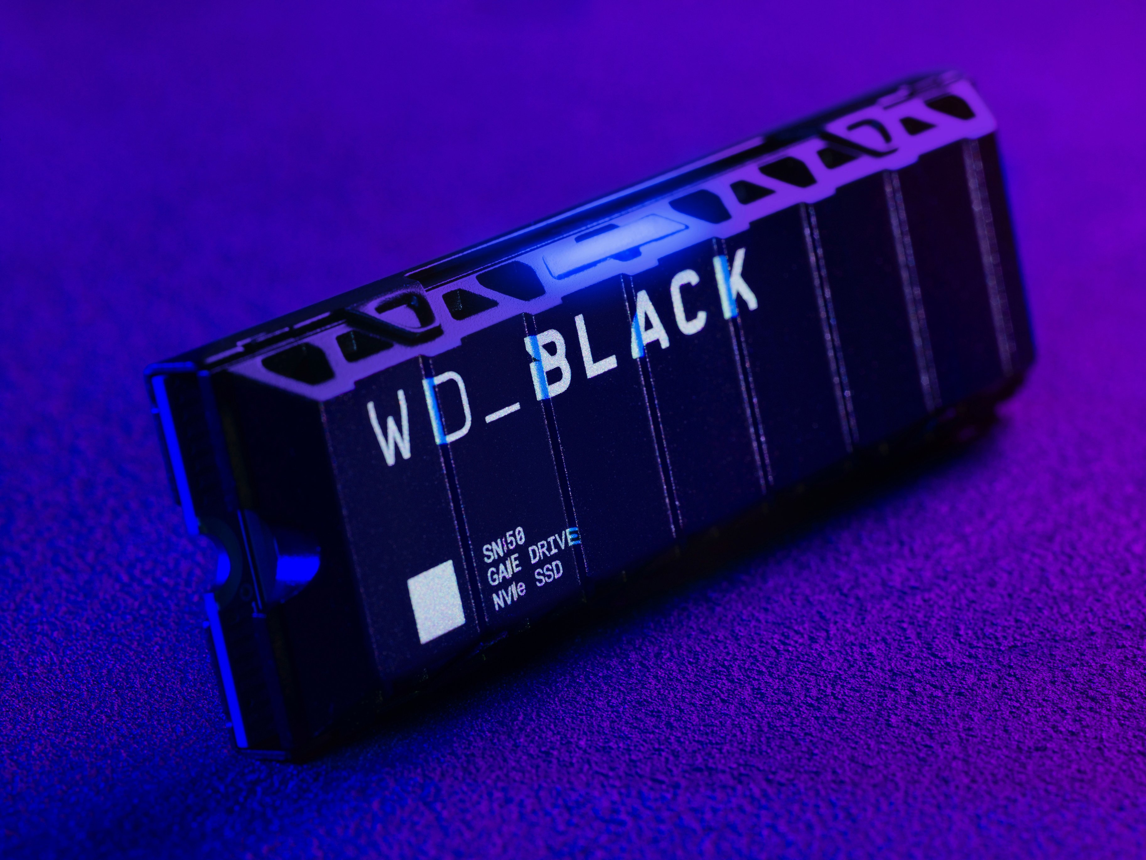  WD_BLACK 1TB SN850 NVMe SSD for PS5 Consoles Solid State Drive  with Heatsink - Gen4 PCIe, M.2 2280, Up to 7,000 MB/s - WDBBKW0010BBK-WRSN  & Playstation DualSense Charging Station