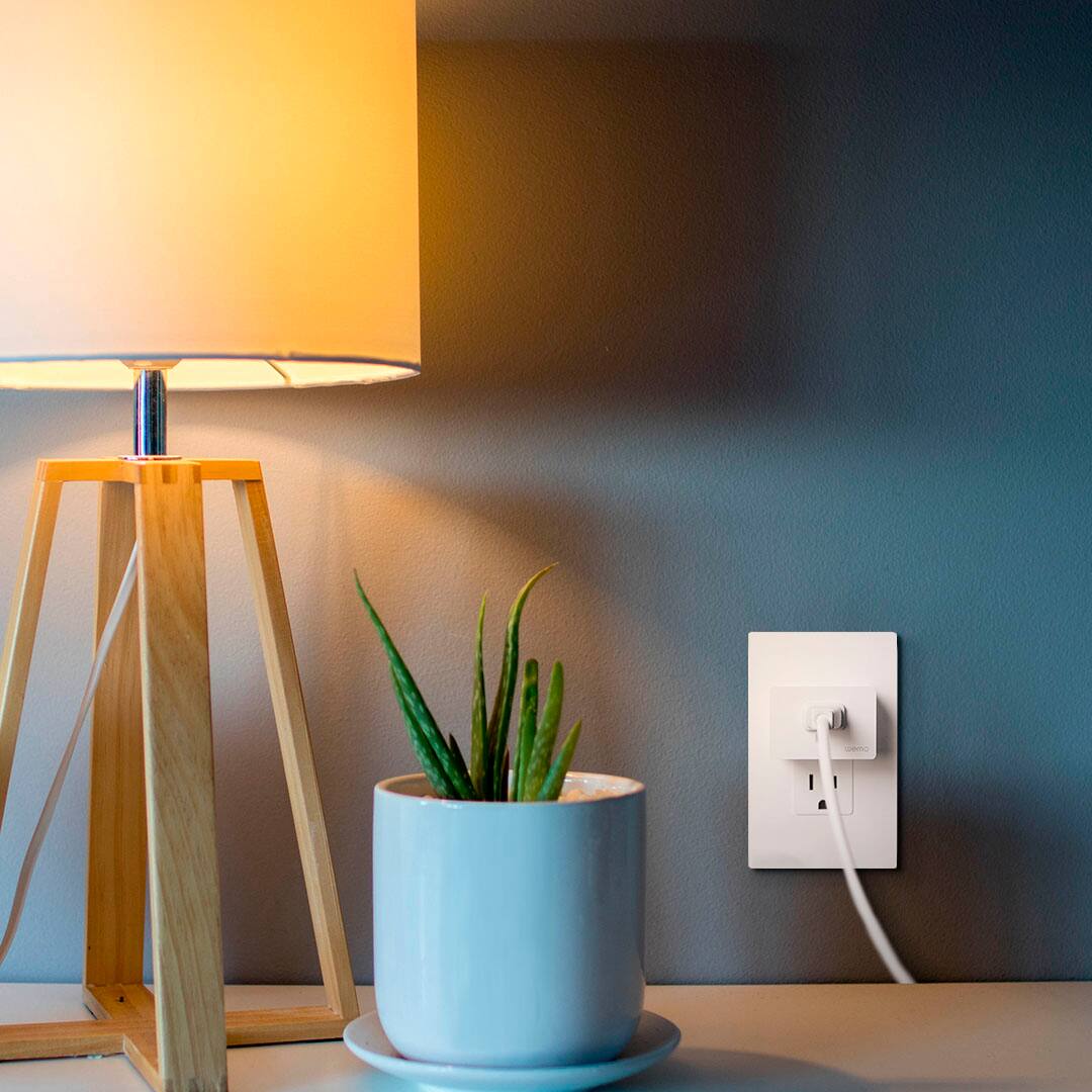 Alt View 17. WeMo - Smart Plug with Thread - White.