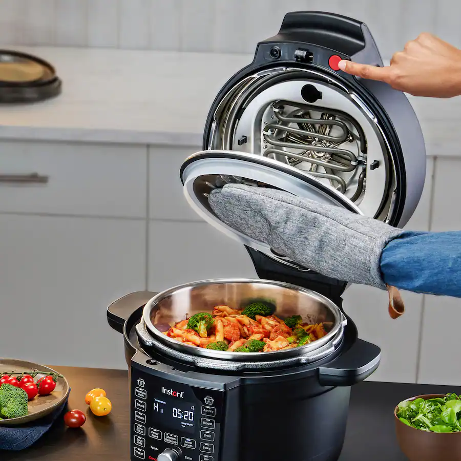 Instant Pot Duo Crisp with Ultimate Lid Multi-Cooker Air Fryer, Quart Black