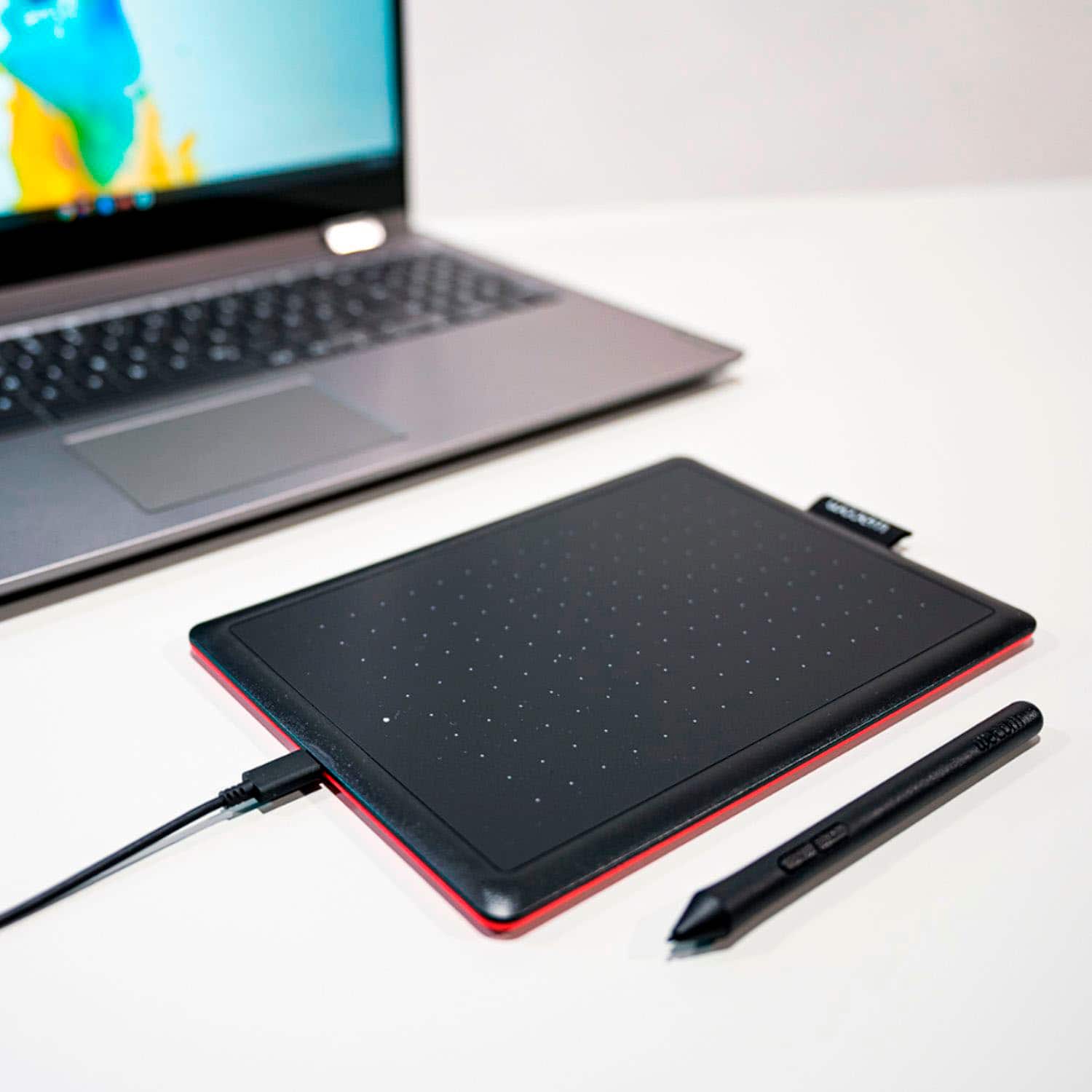 Alt View 1. Wacom - One by Wacom Student Drawing Tablet (small) – Works with Chromebook, Mac, PC - Black/Red.