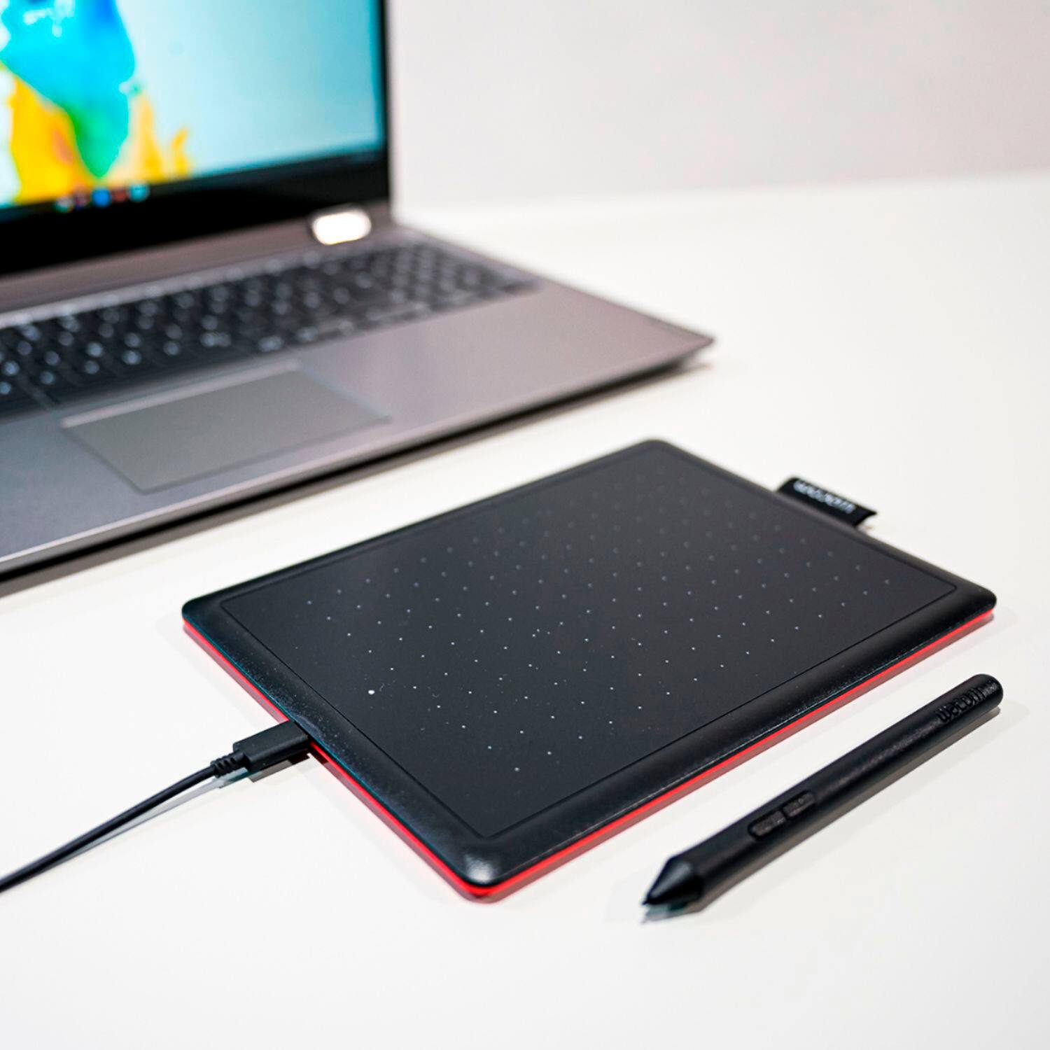 Alt View 1. Wacom - One by Wacom Student Drawing Tablet (small) – Works with Chromebook, Mac, PC - Black/Red.