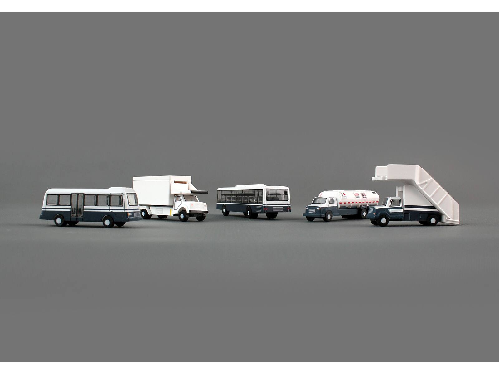Alt View 3. GeminiJets - Airport Service Vehicles Set of 5 pieces "Gemini 200" Series Diecast Models by GeminiJets.