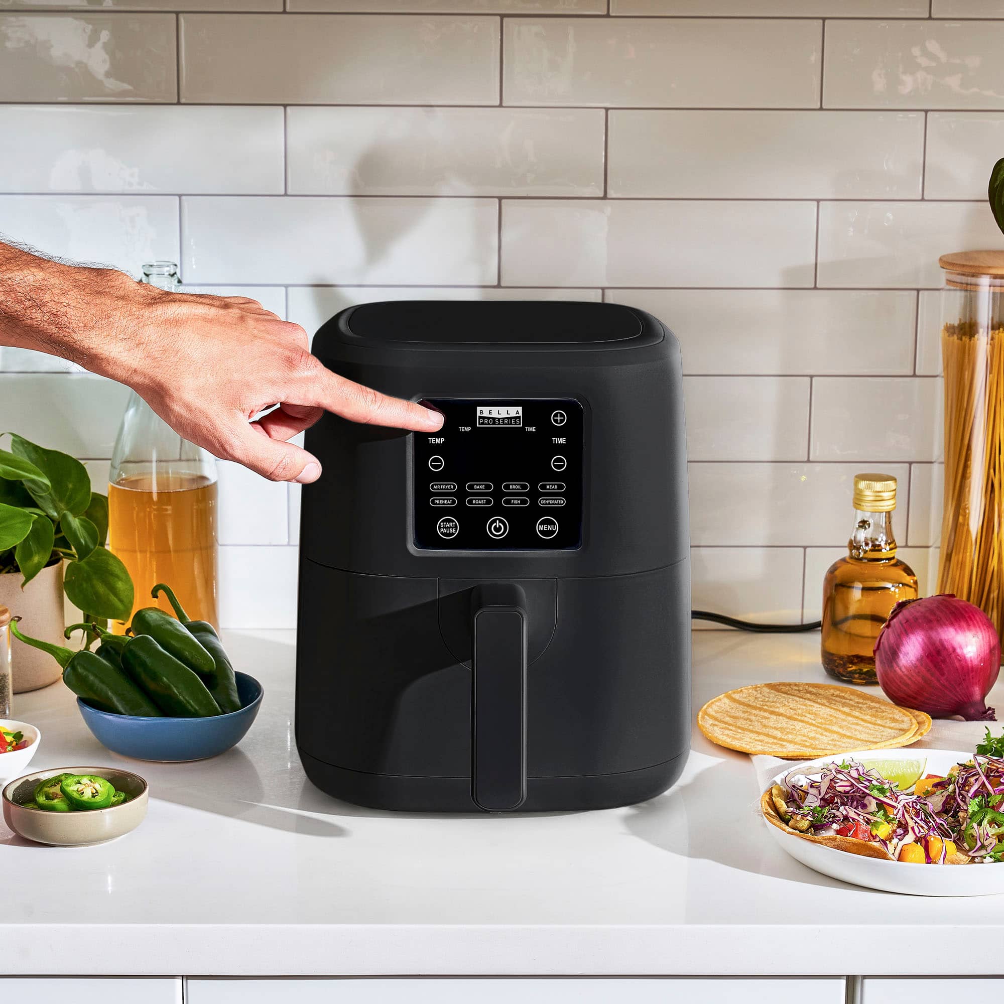 Alt View 1. Bella Pro Series - 4.2-qt. Digital Air Fryer - Black.
