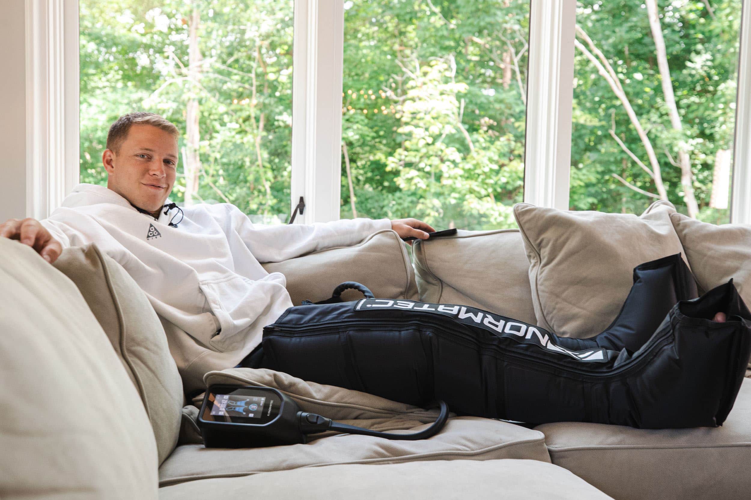 Alt View 20. Hyperice - Normatec 3 Legs System - Black.