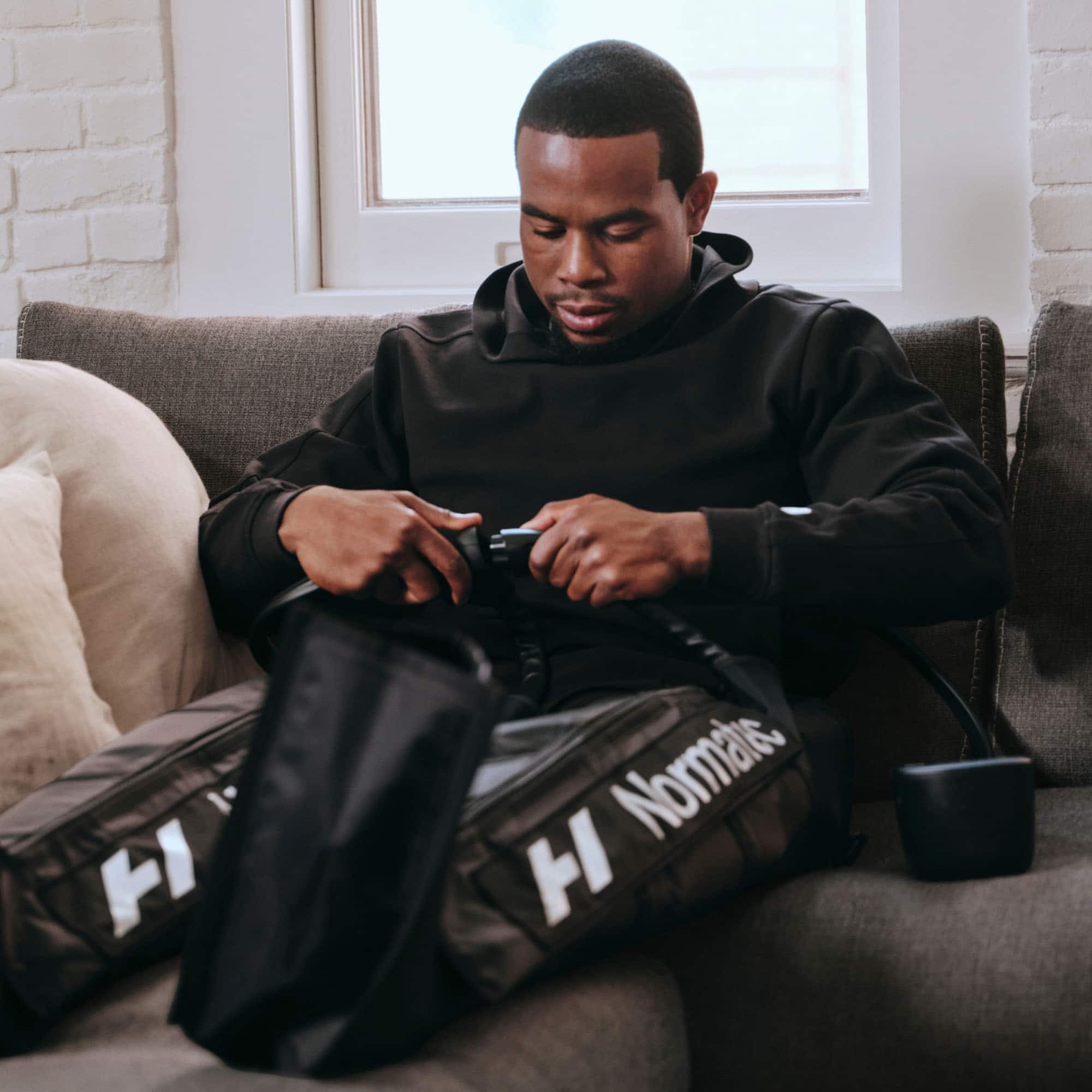 Alt View 21. Hyperice - Normatec 3 Legs System - Black.