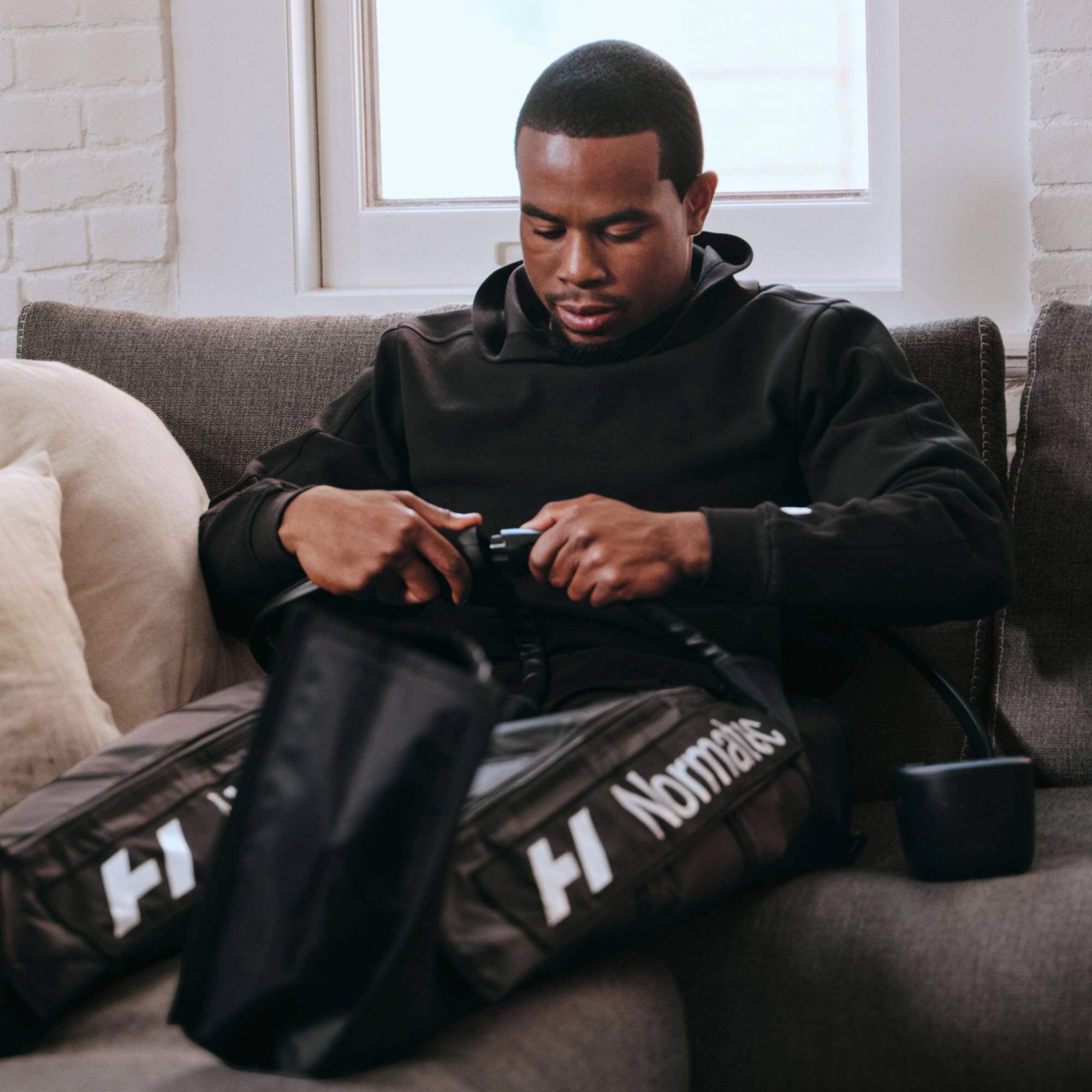 Alt View 21. Hyperice - Normatec 3 Legs System - Black.