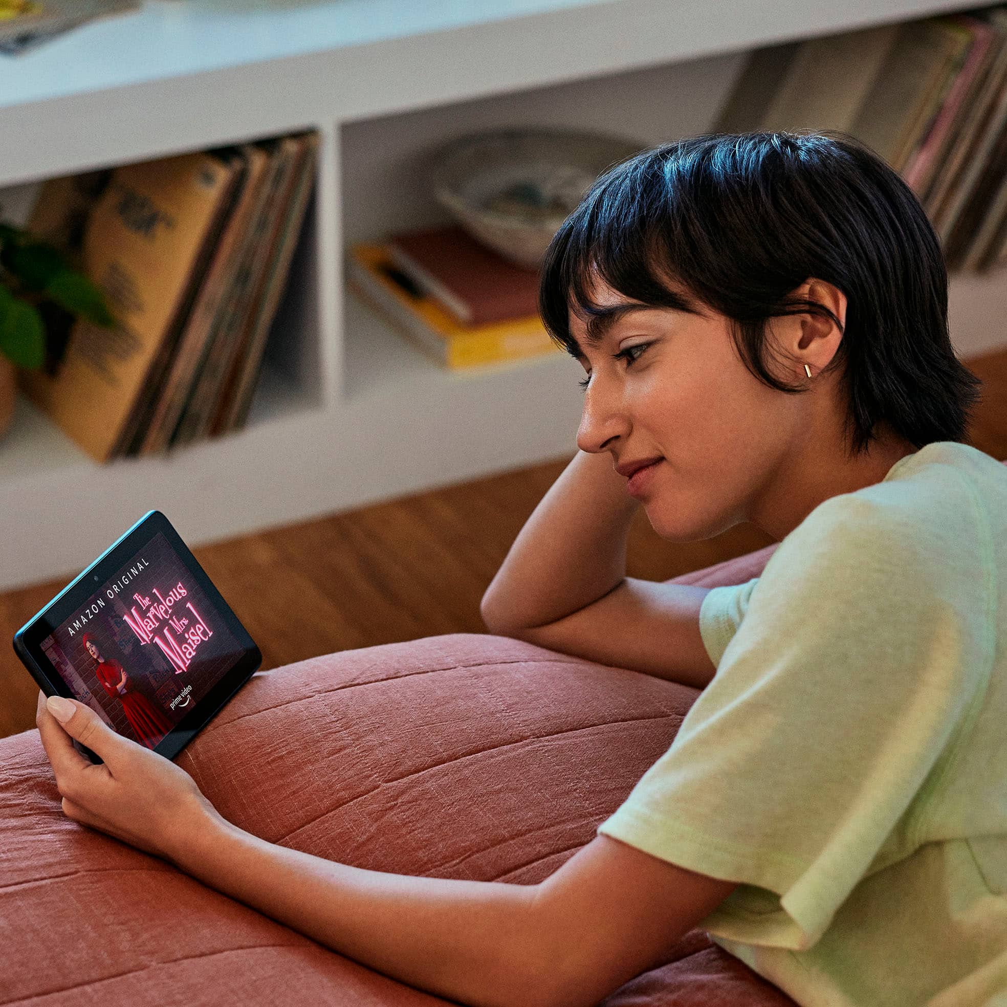 Alt View 1. Amazon - Fire 7 (2022) 7” tablet with Wi-Fi 16 GB - Black.