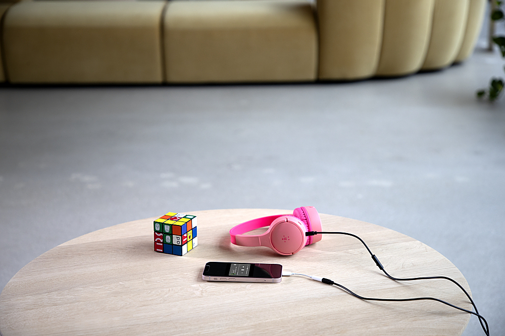 Best Buy - Wireless Headphones On-Ear AUD002btPK Mini Belkin Volume-Limited Pink for SoundForm™ Kids
