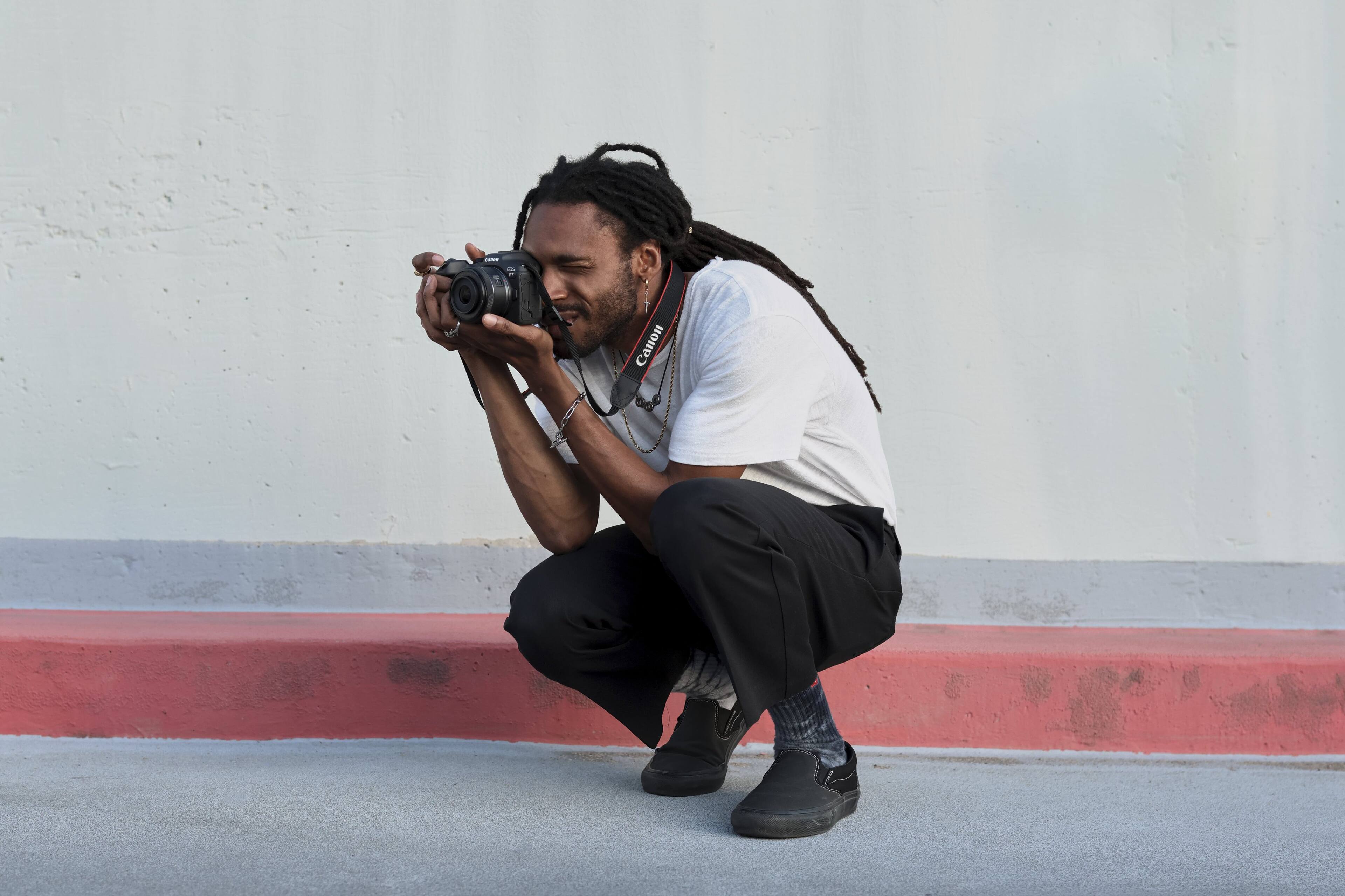 Alt View 25. Canon - EOS R7 Mirrorless Camera (Body Only) - Black.