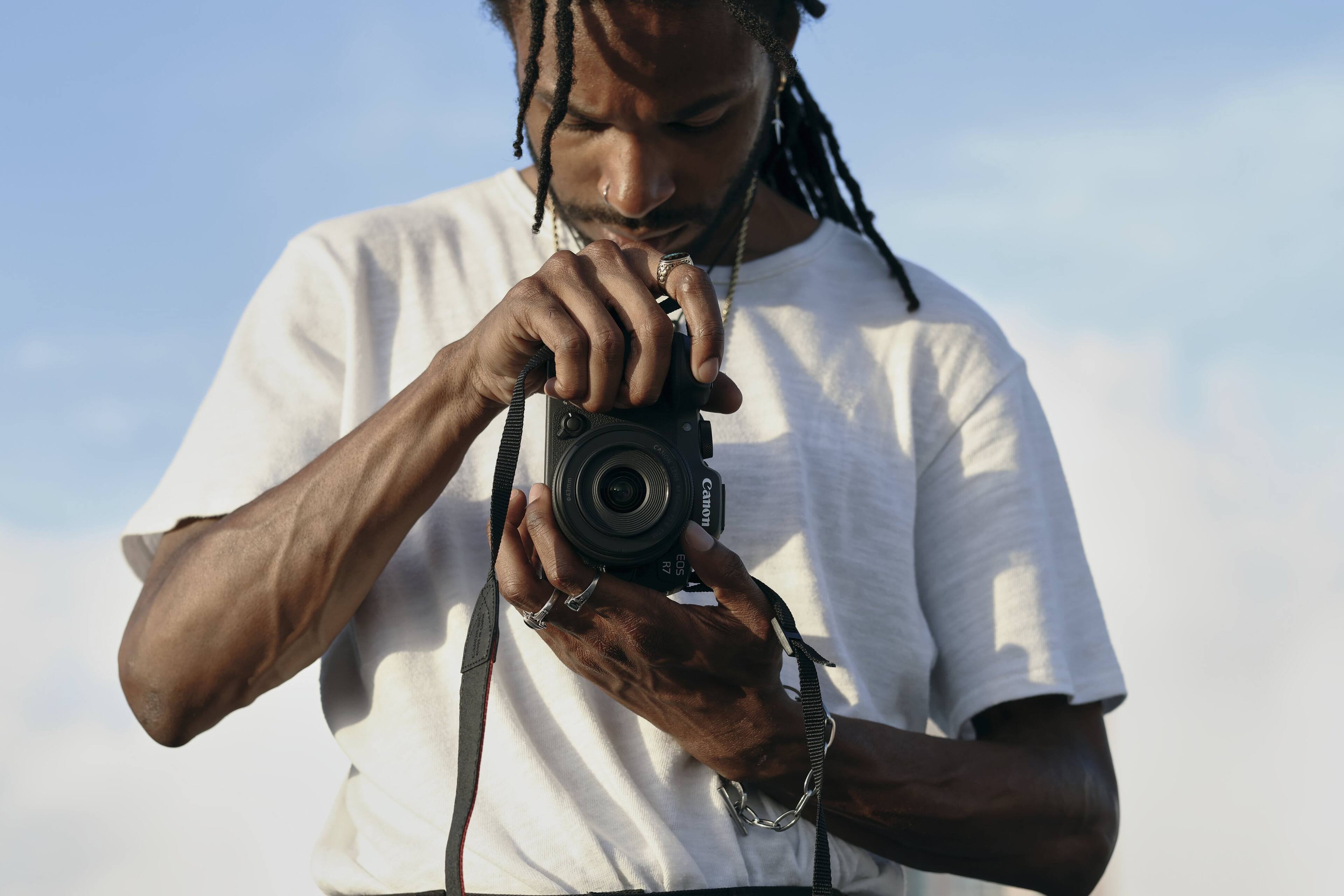 Alt View 27. Canon - EOS R7 Mirrorless Camera (Body Only) - Black.