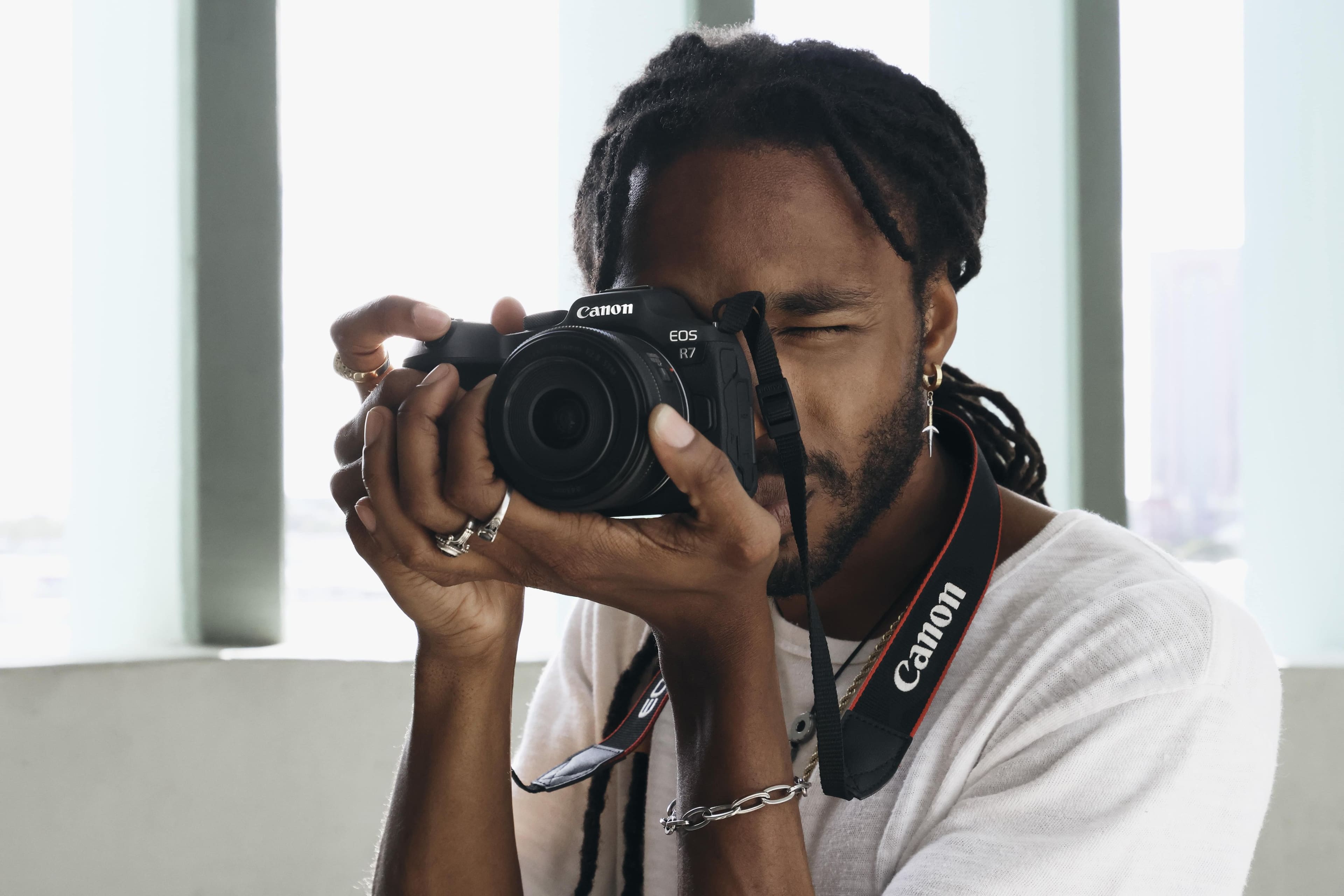 Alt View 31. Canon - EOS R7 Mirrorless Camera (Body Only) - Black.